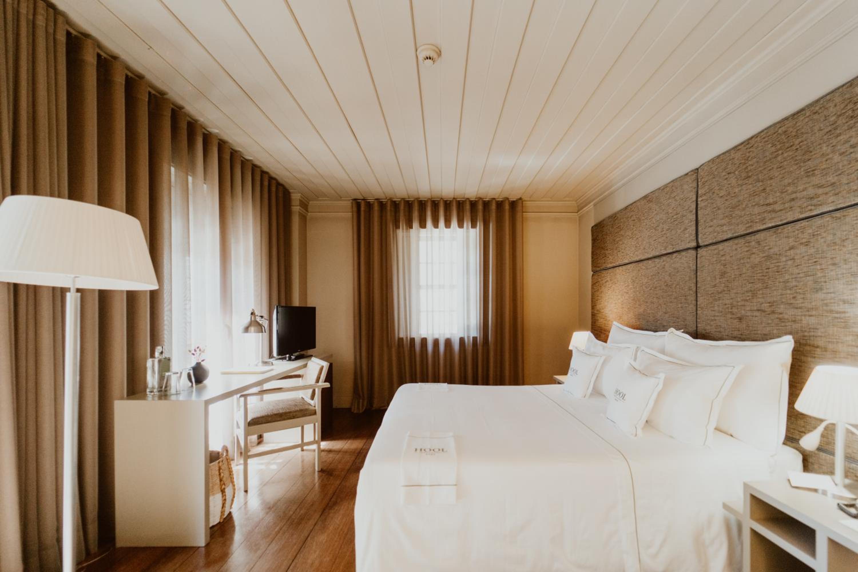 Deluxe Room - Photo 8