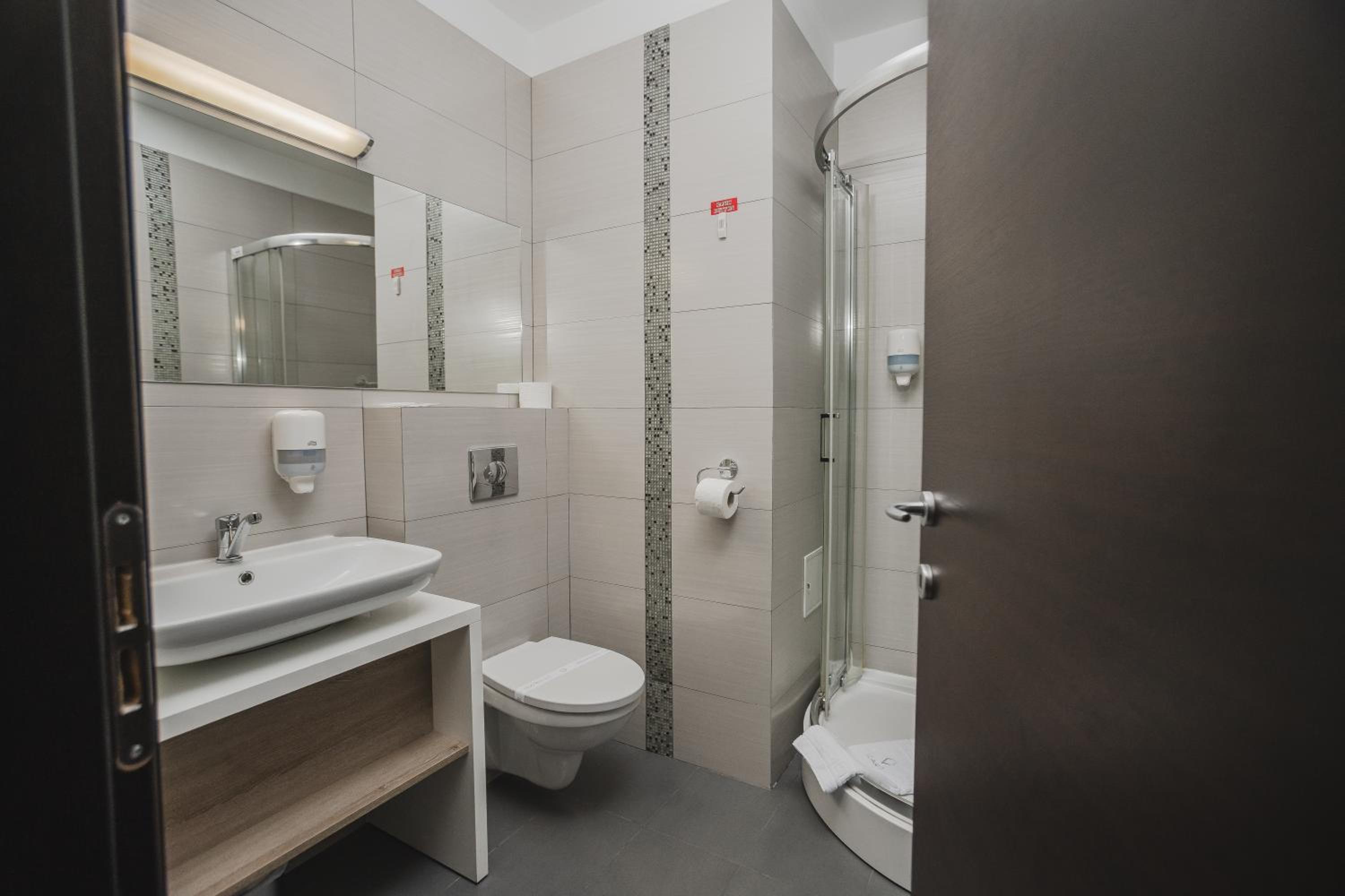 Standard Double Room - Photo 5