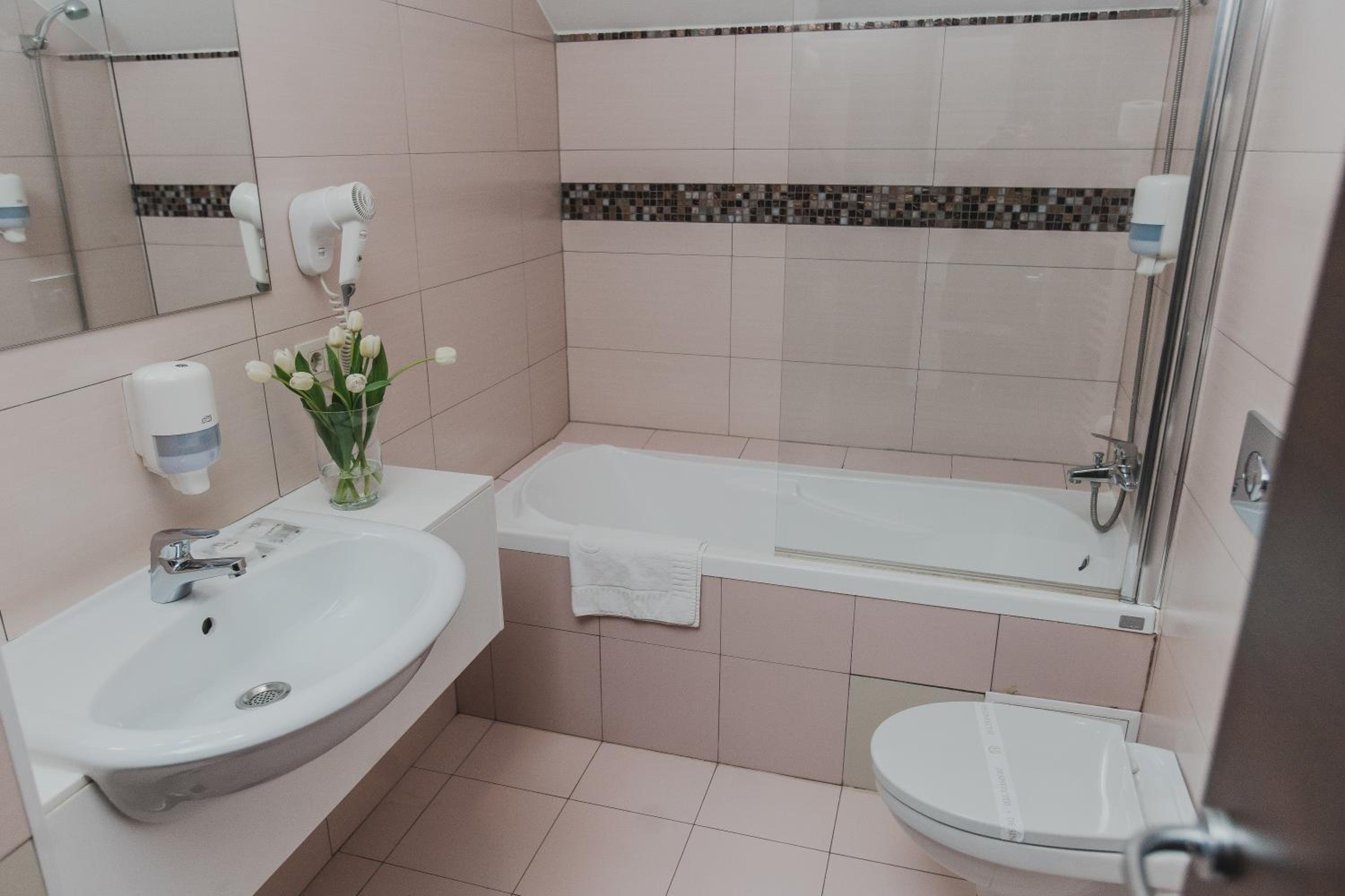 Standard Double Room - Photo 10