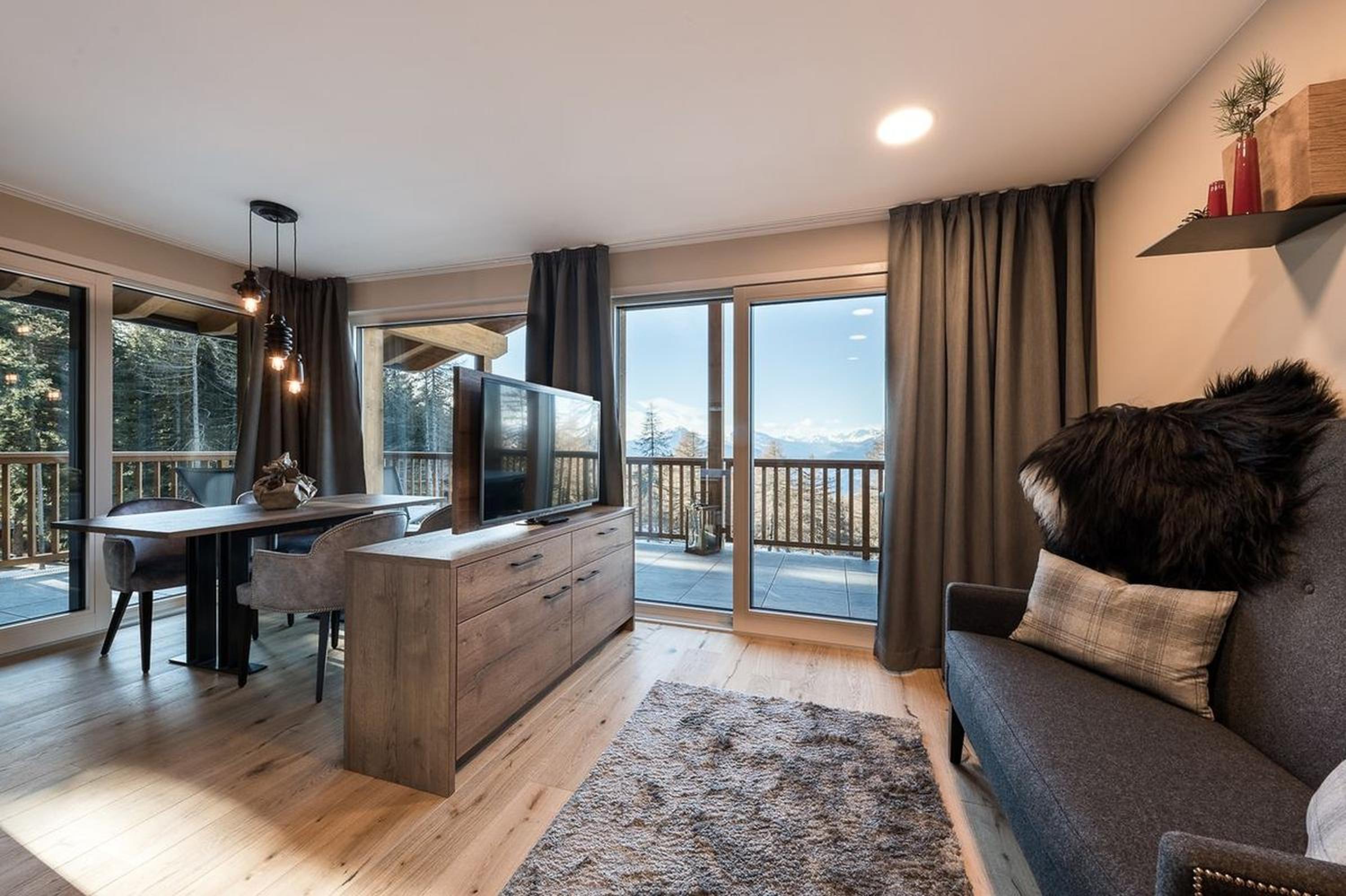 Two-Bedroom Deluxe Apartment with Balcony photo 1