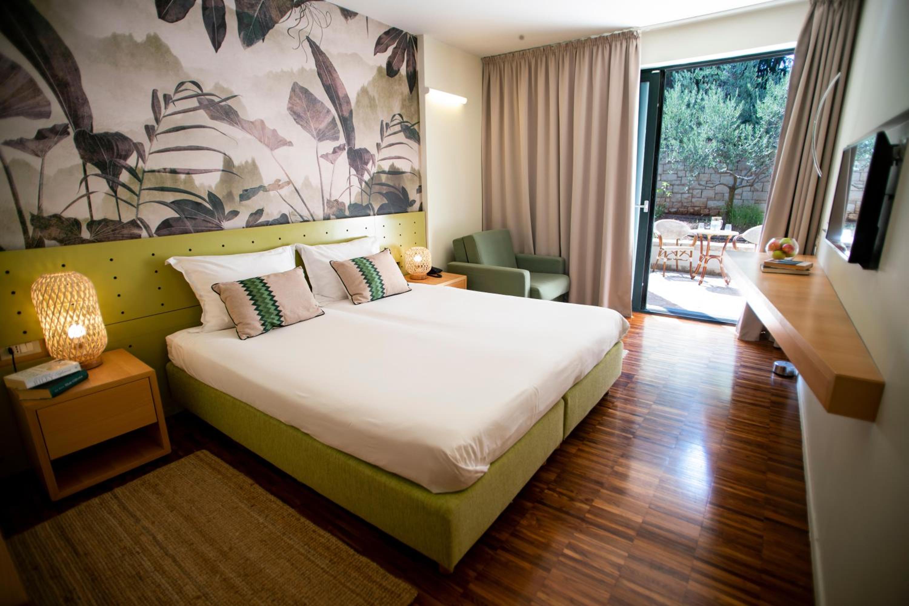 Superior Double Room with Balcony and Park View - Photo 6