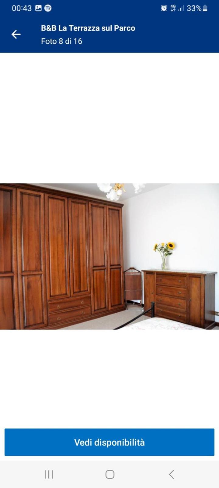 Standard Double Room with Shared Bathroom
