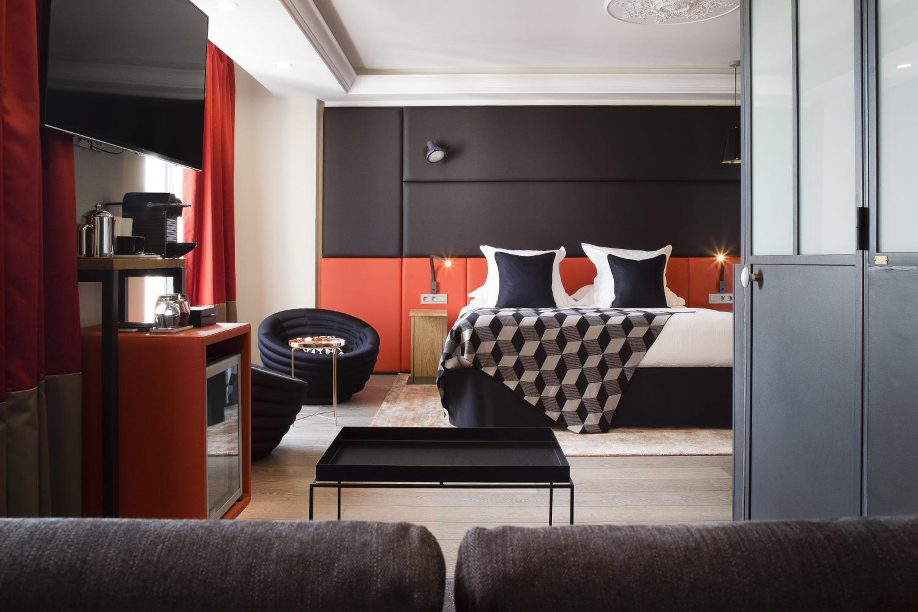 Junior Suite – Eiffel Tower View