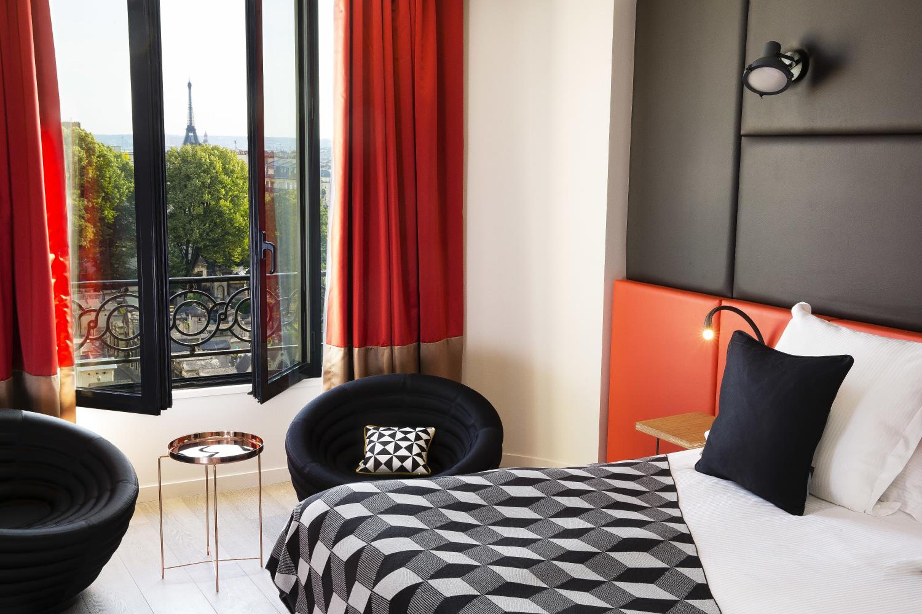 Junior Suite – Eiffel Tower View