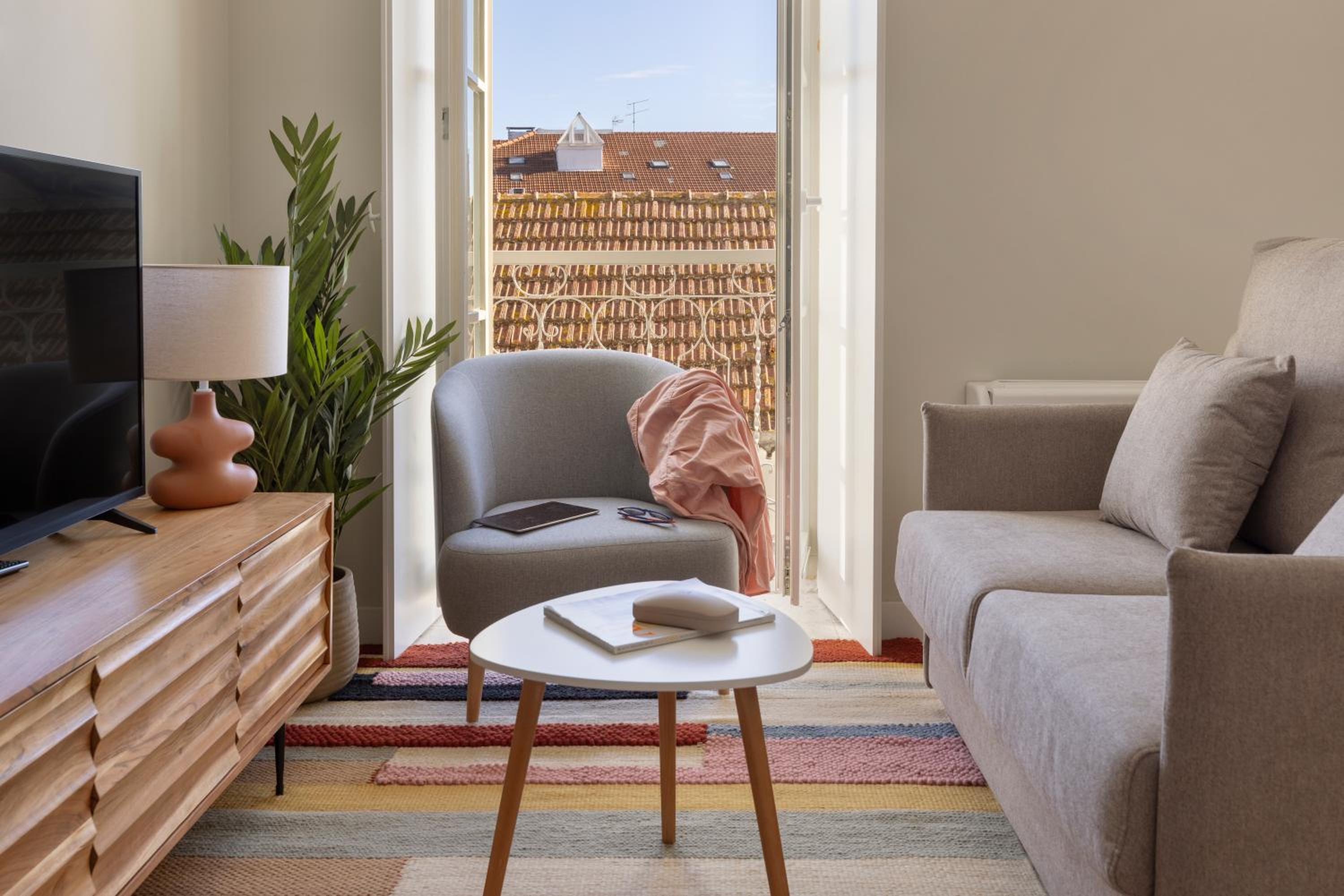 Apartment with Balcony photo 1