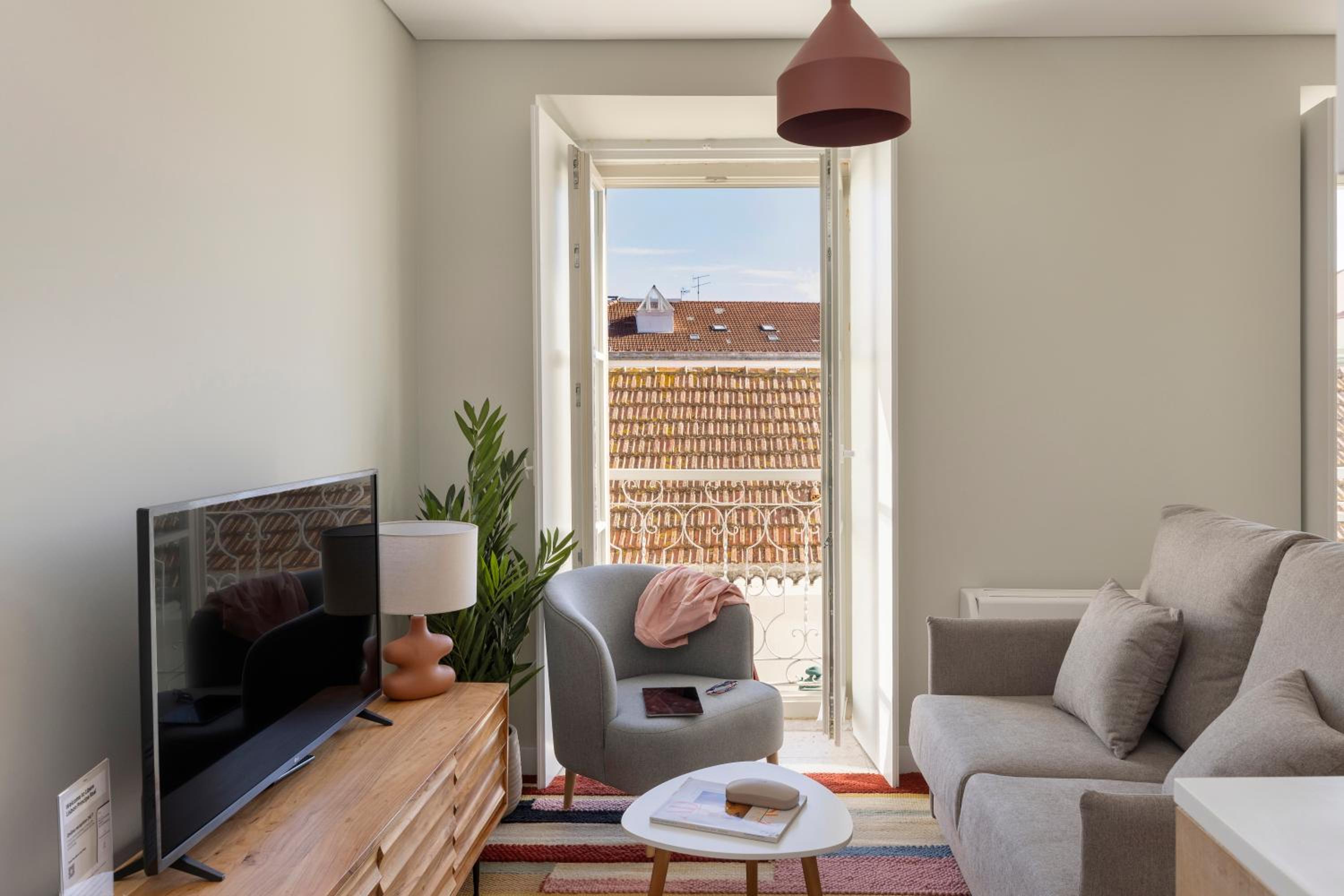 Apartment with Balcony photo 2