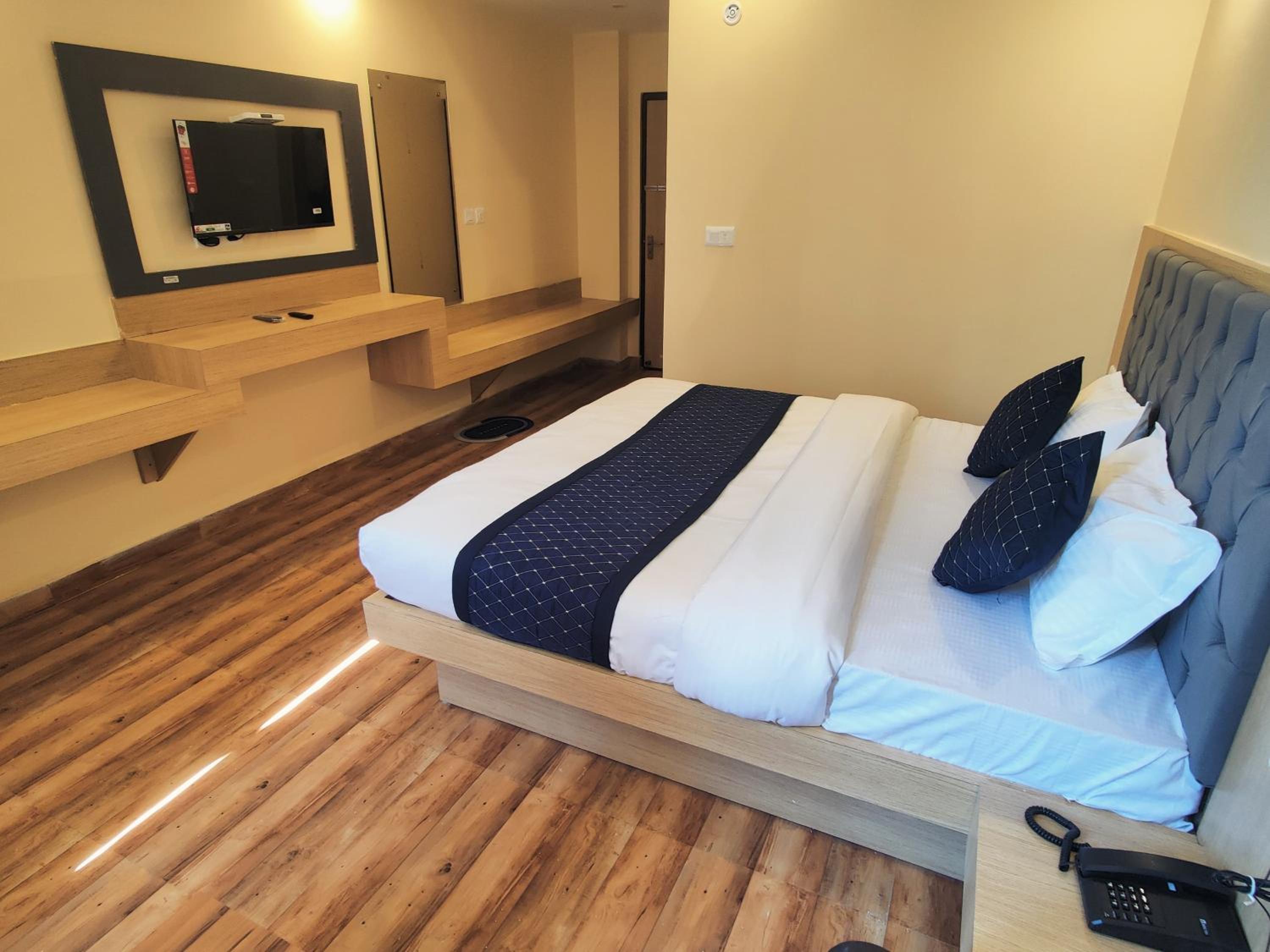 Double Room - Photo 6