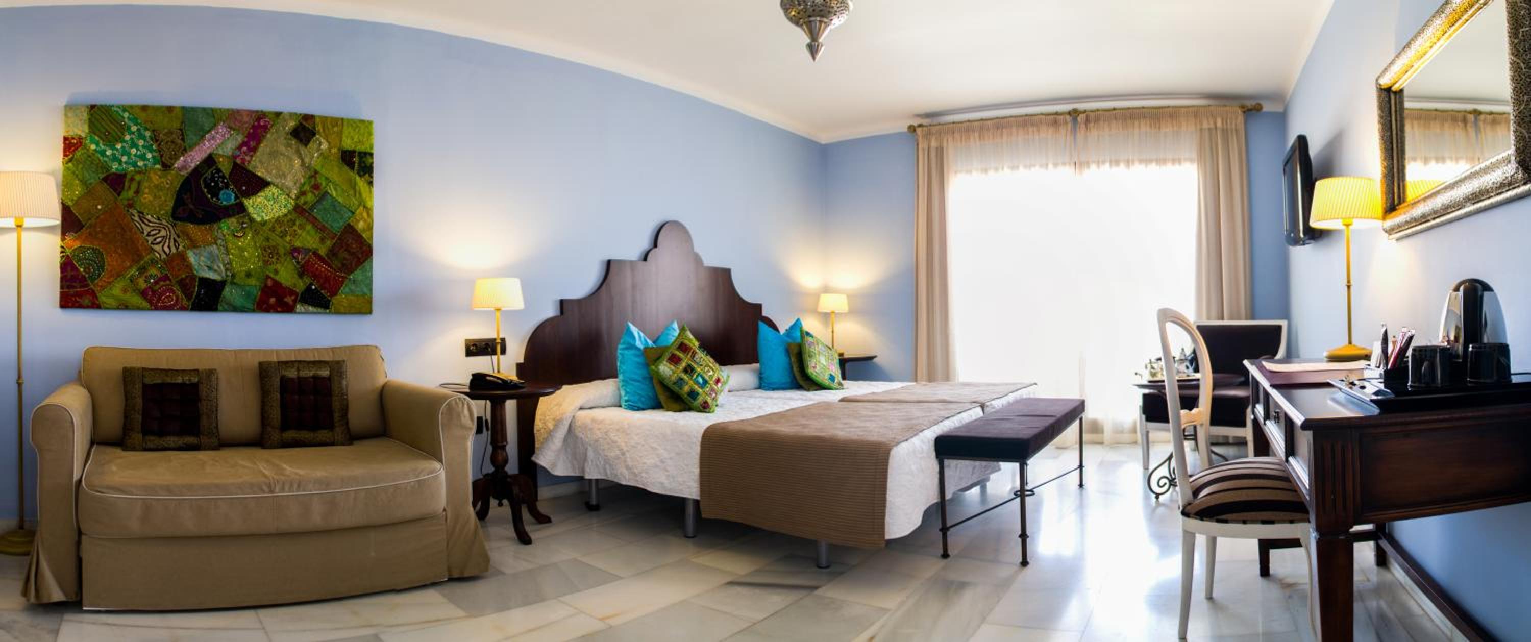 Double or Twin Room with Balcony and Sea View photo 2