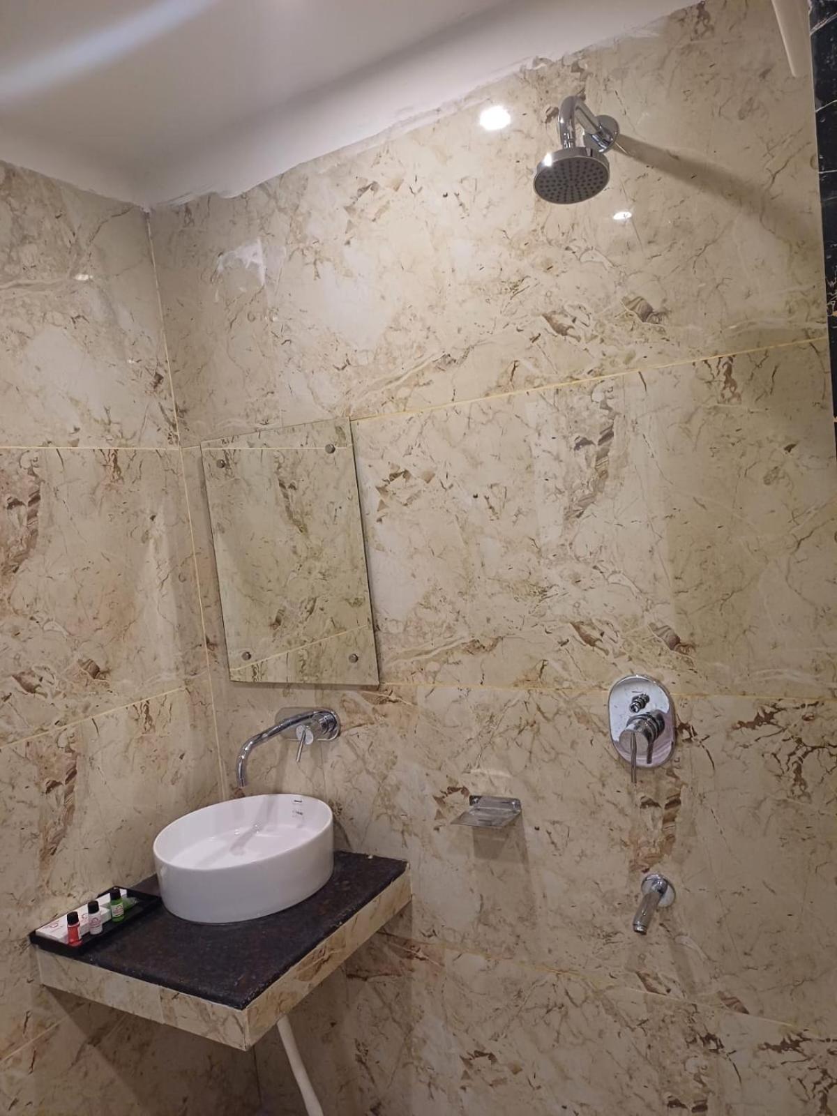 Double Room - Photo 7