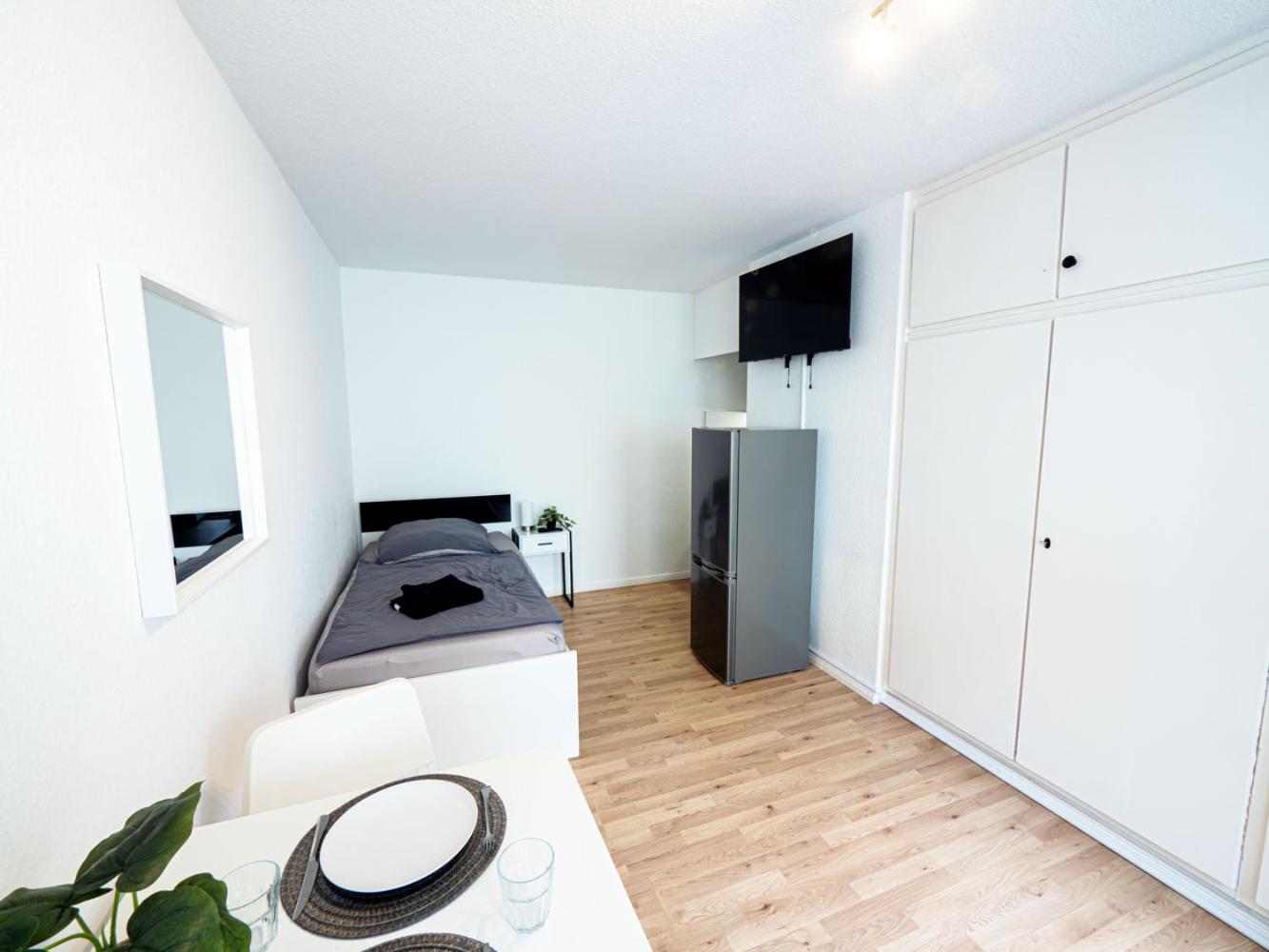 One-Bedroom Apartment photo 1