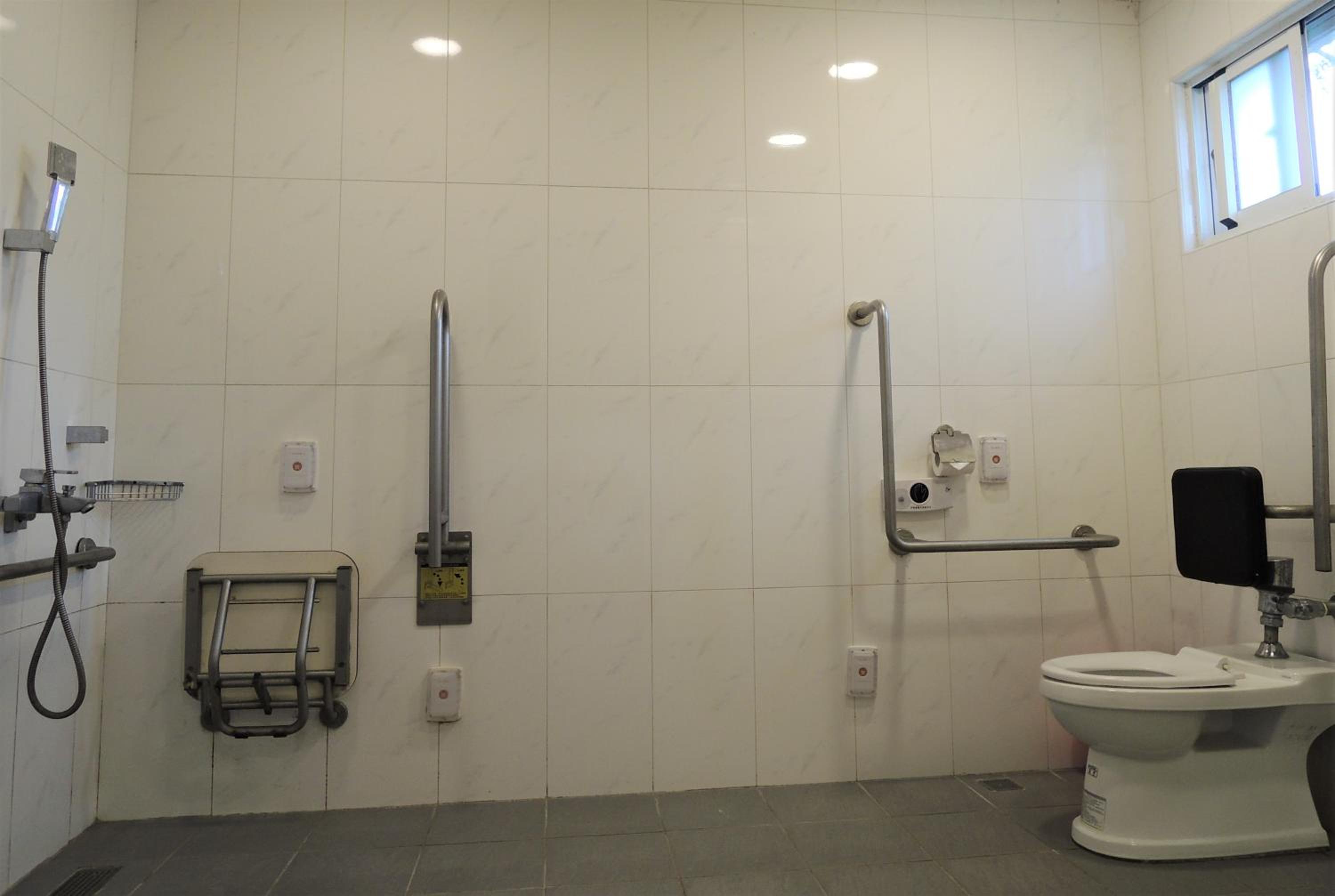 Quadruple Room - Disability Access photo 3