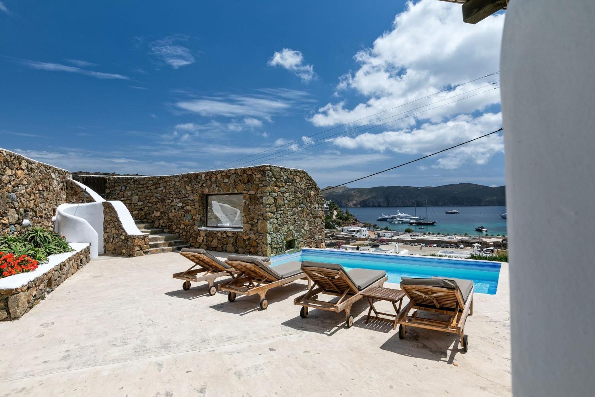 Villa photo 2