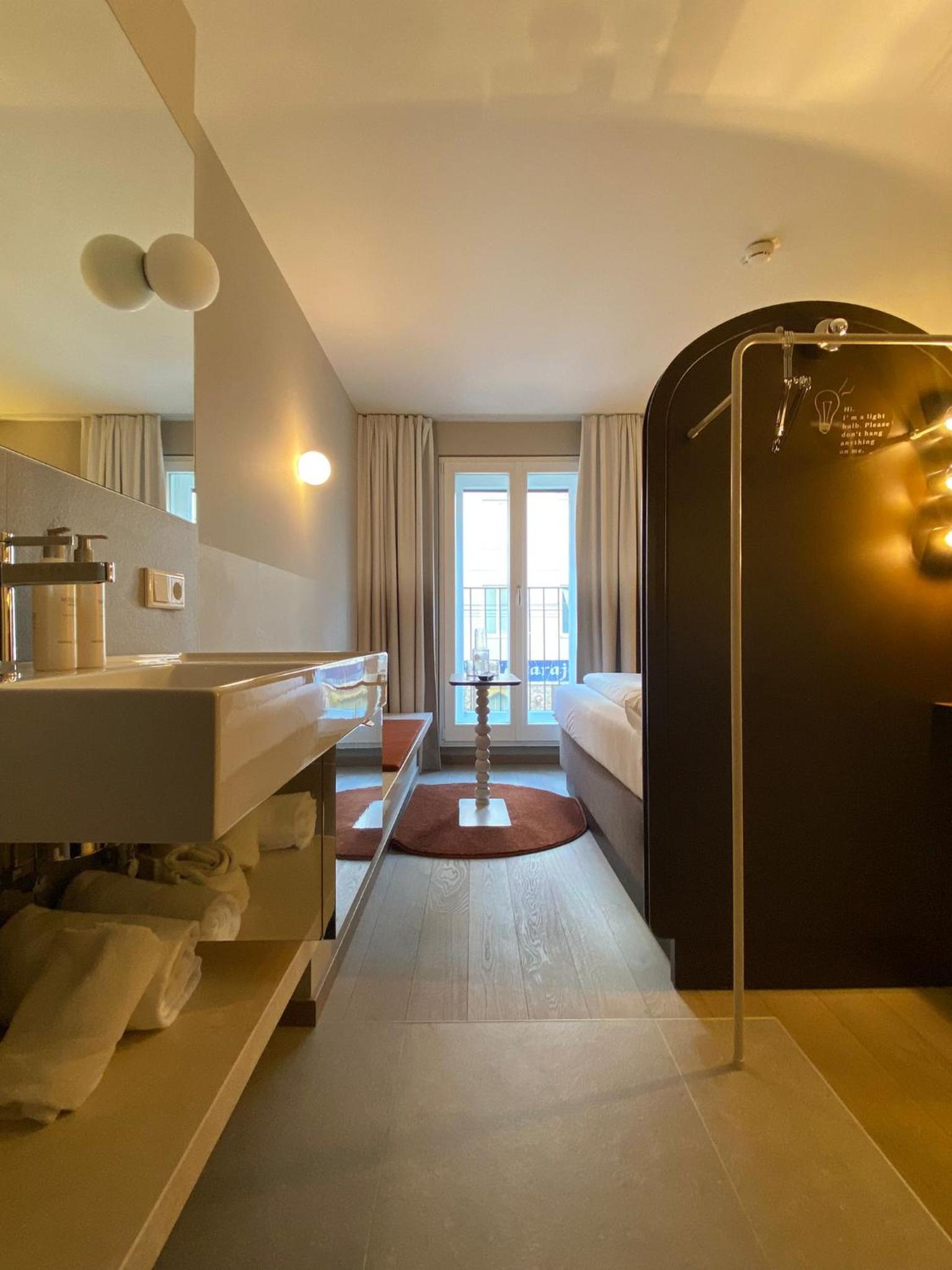 Home Base - with Street View (Standard Double Room) - Photo 6
