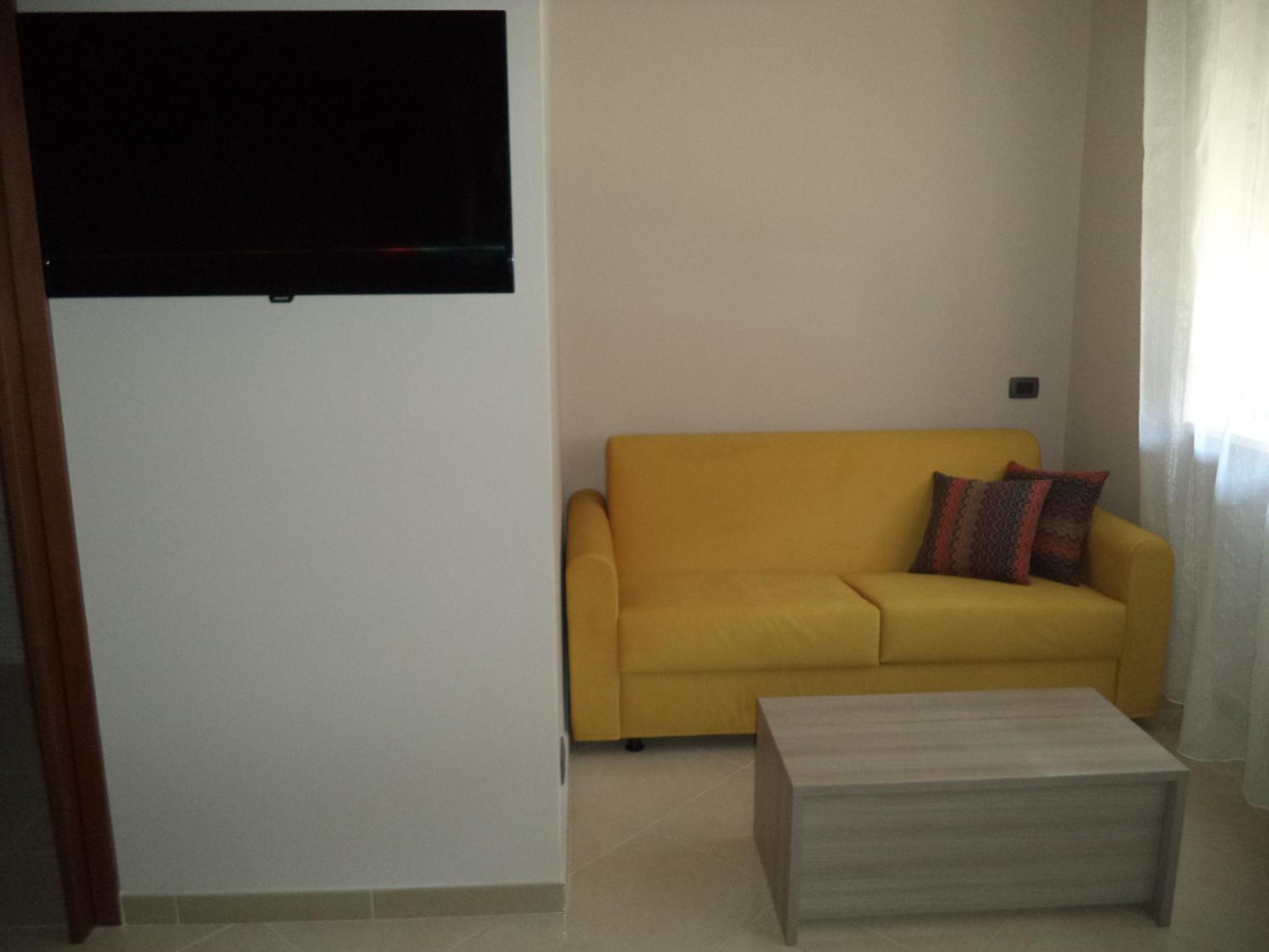Double or Twin Room with Bathroom - Photo 4