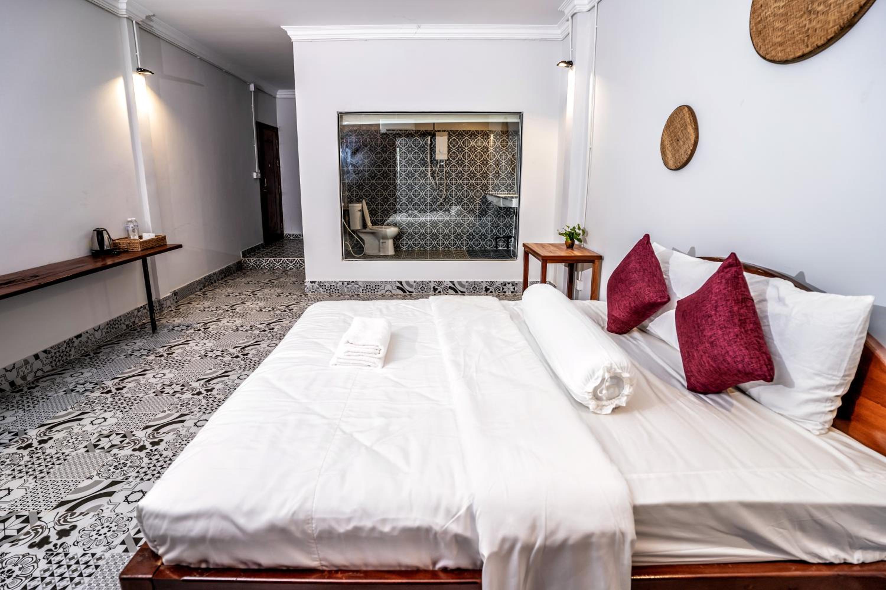 Deluxe Double Room with Balcony photo 2