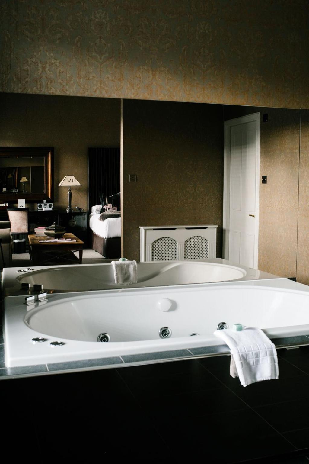 Jacuzzi Suite - Photo 5