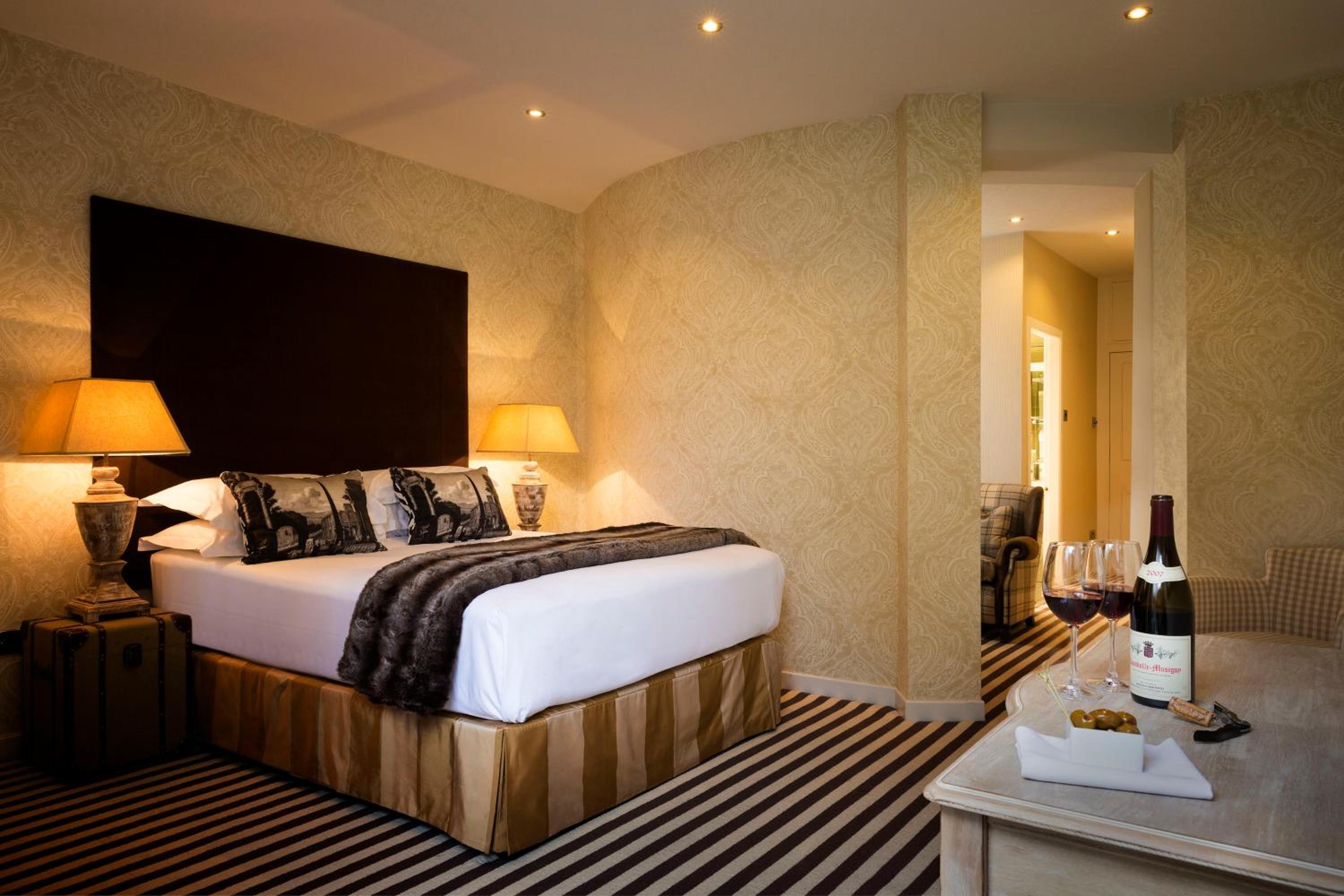 Townhouse Grand - Photo 1