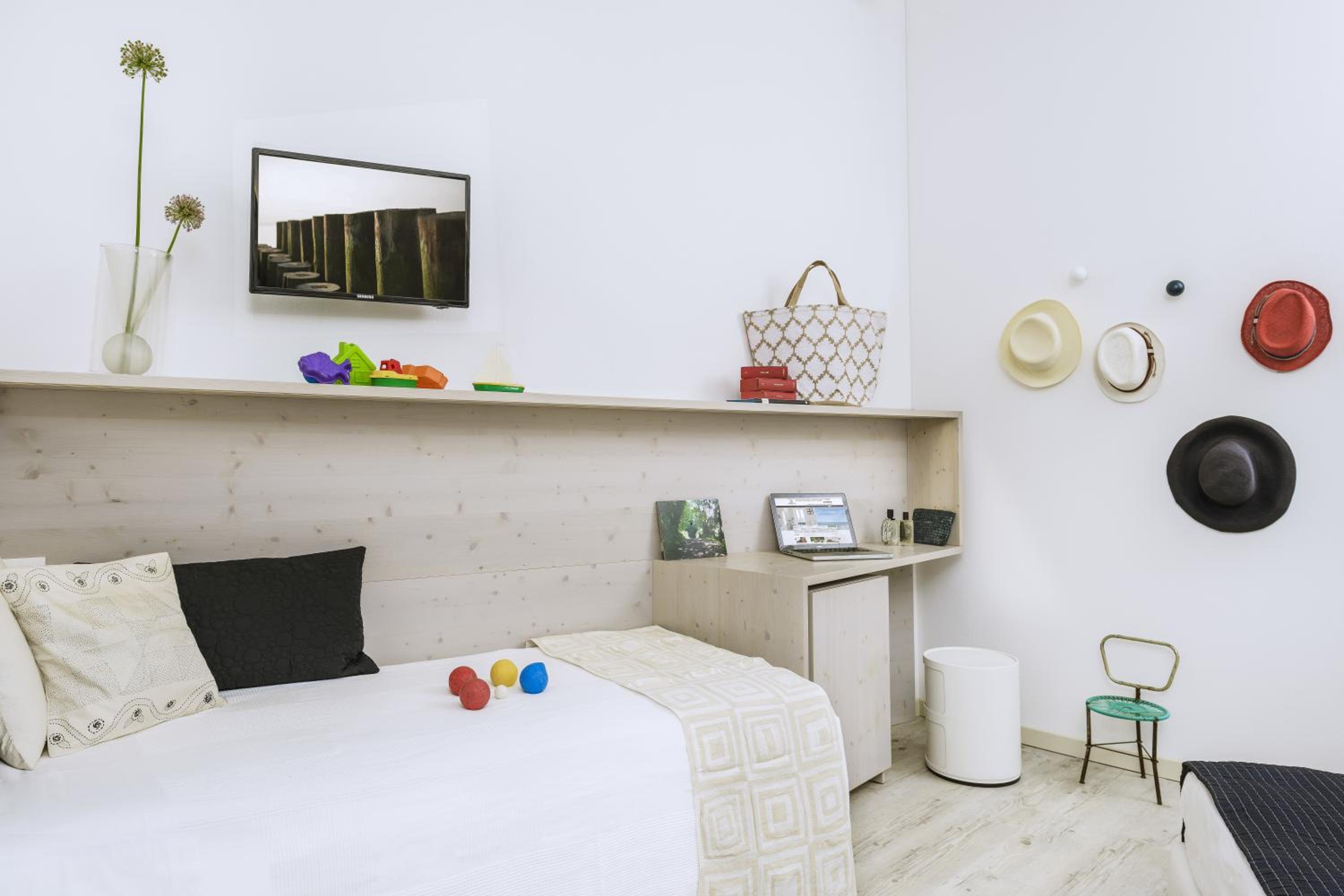 Double or Twin Room with Beach Access photo 1