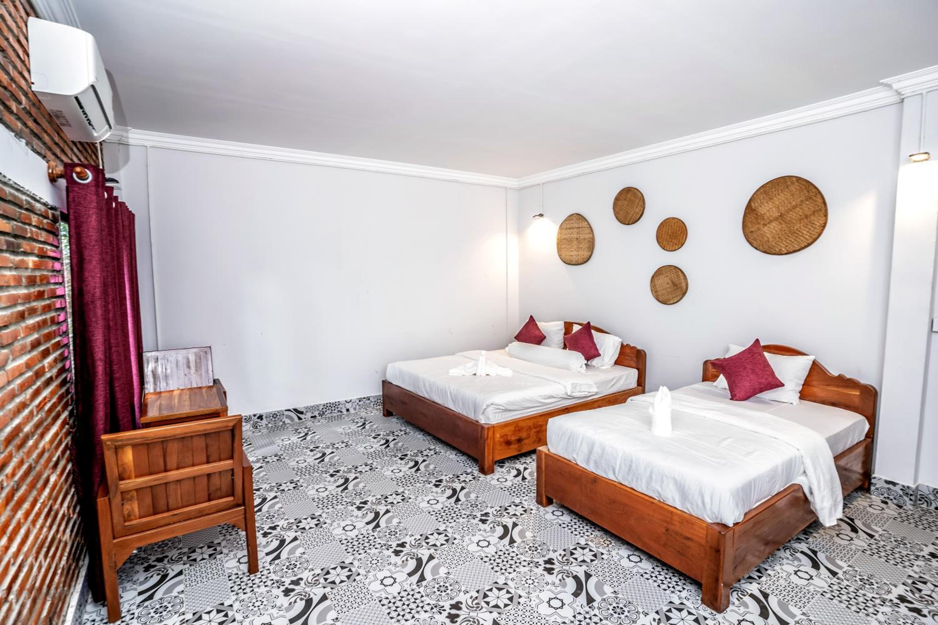 Standard Double Room with Two Double Beds photo 3