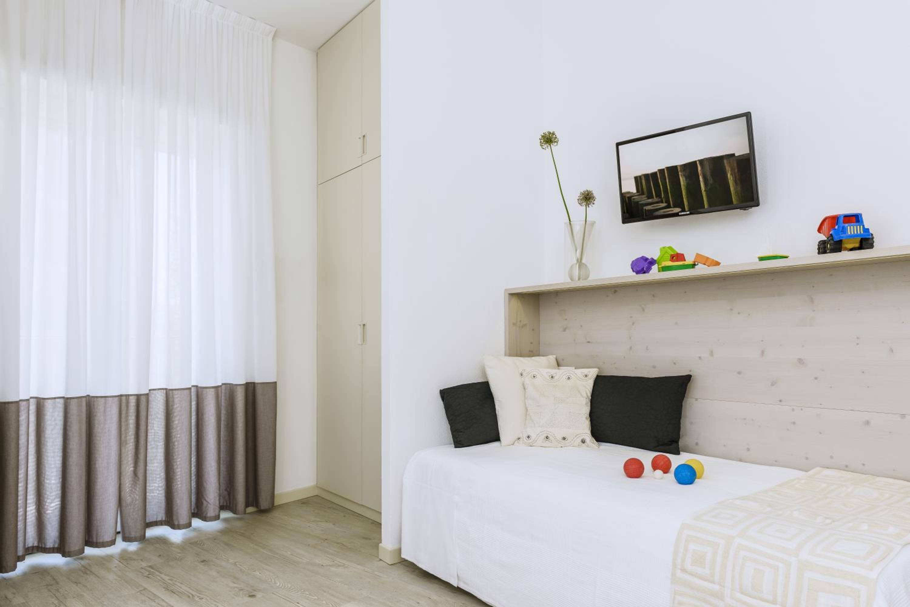 Double or Twin Room with Beach Access photo 2
