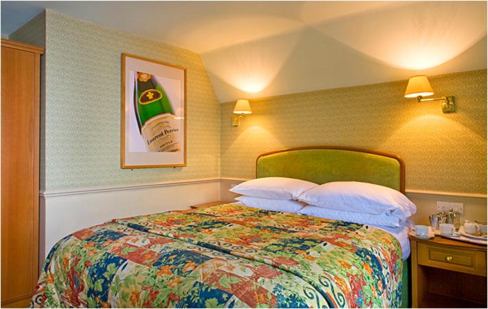 Standard Double Room - Non-Smoking - Photo 7