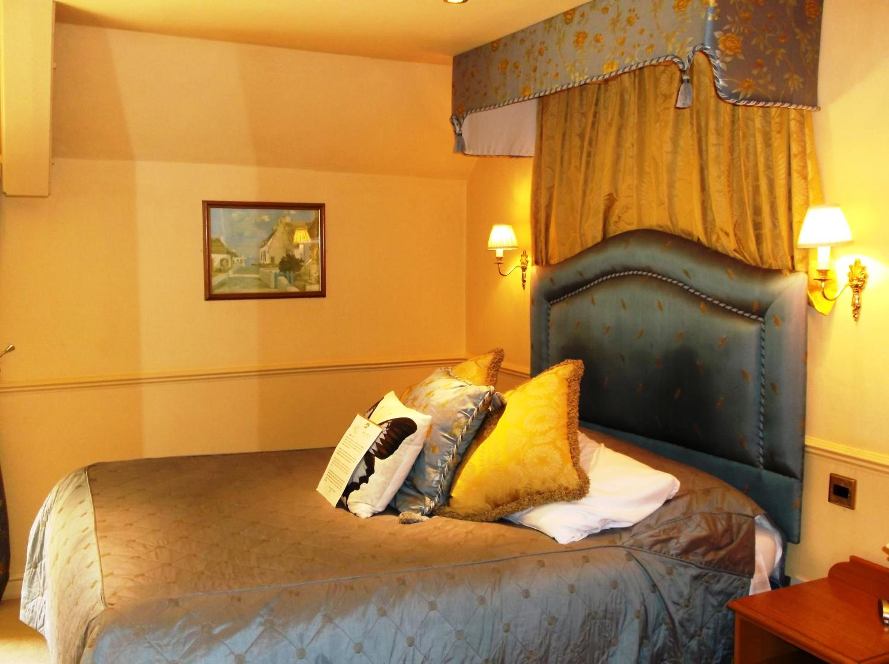 Standard Double Room - Non-Smoking - Photo 8