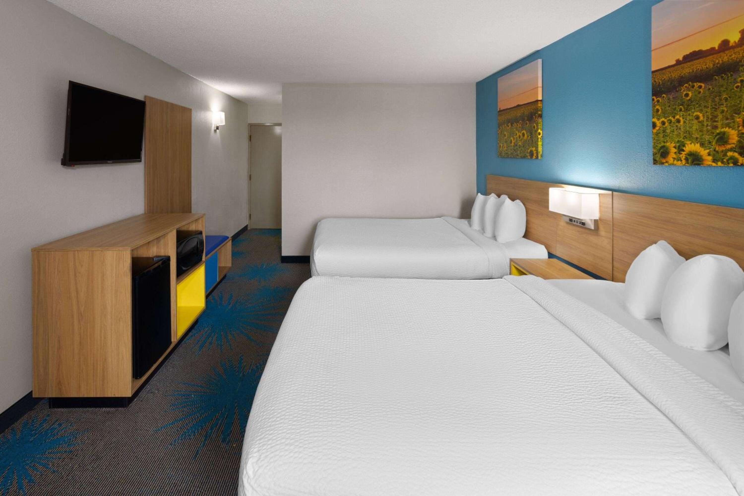 Queen Room with Two Queen Beds - Non-Smoking
