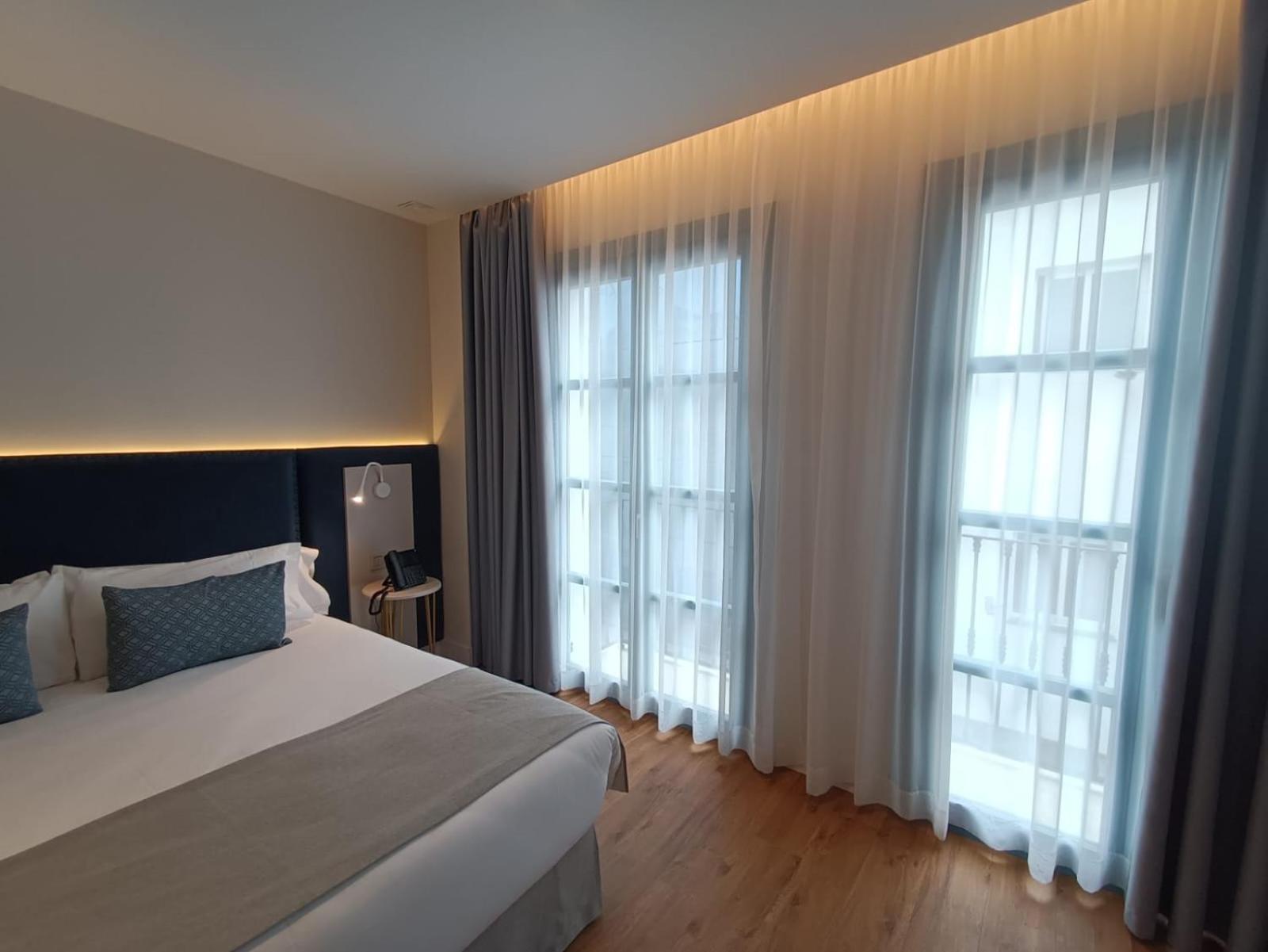 Double Room with Balcony - Photo 1