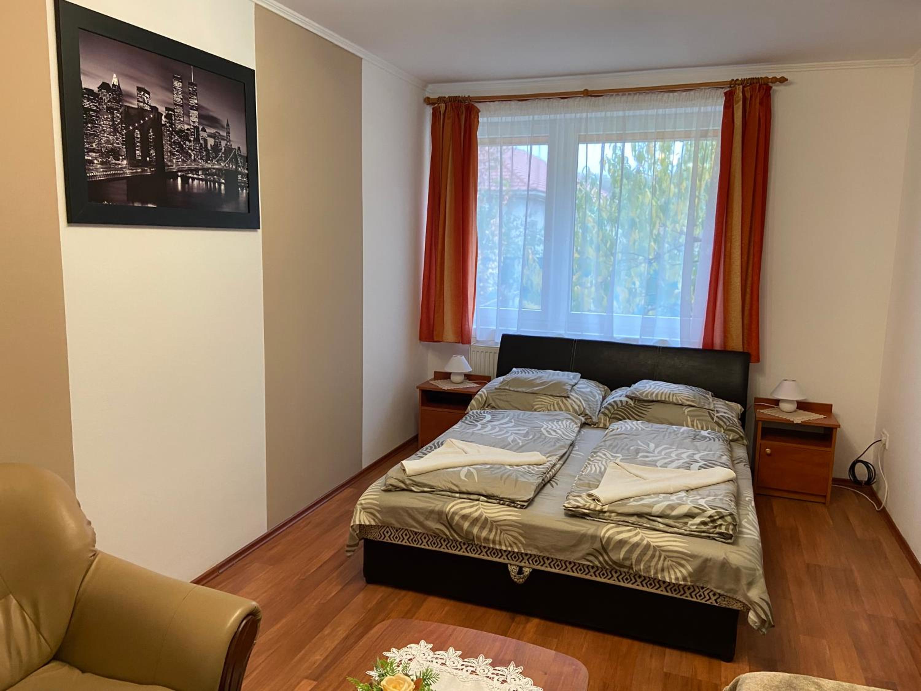 One-Bedroom Apartment photo 1