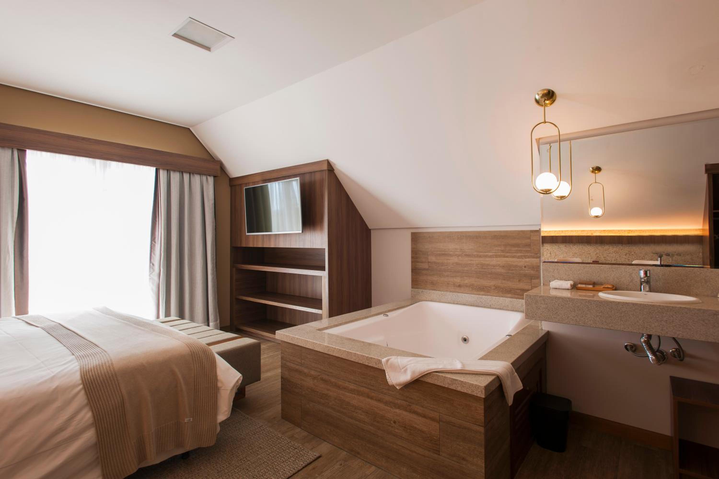 Quadruple Suite  with King-size bed with Spa Bath