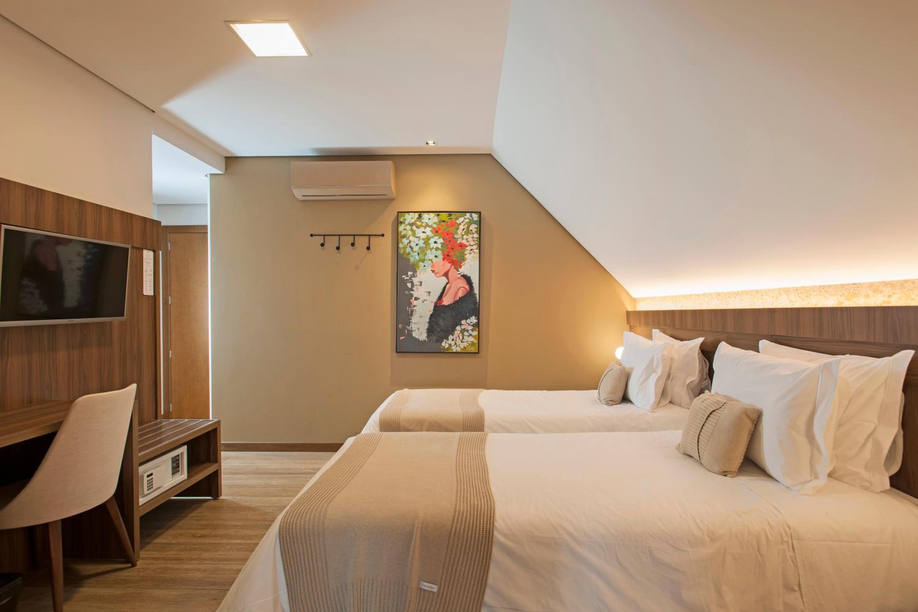 Quadruple Suite  with King-size bed with Spa Bath