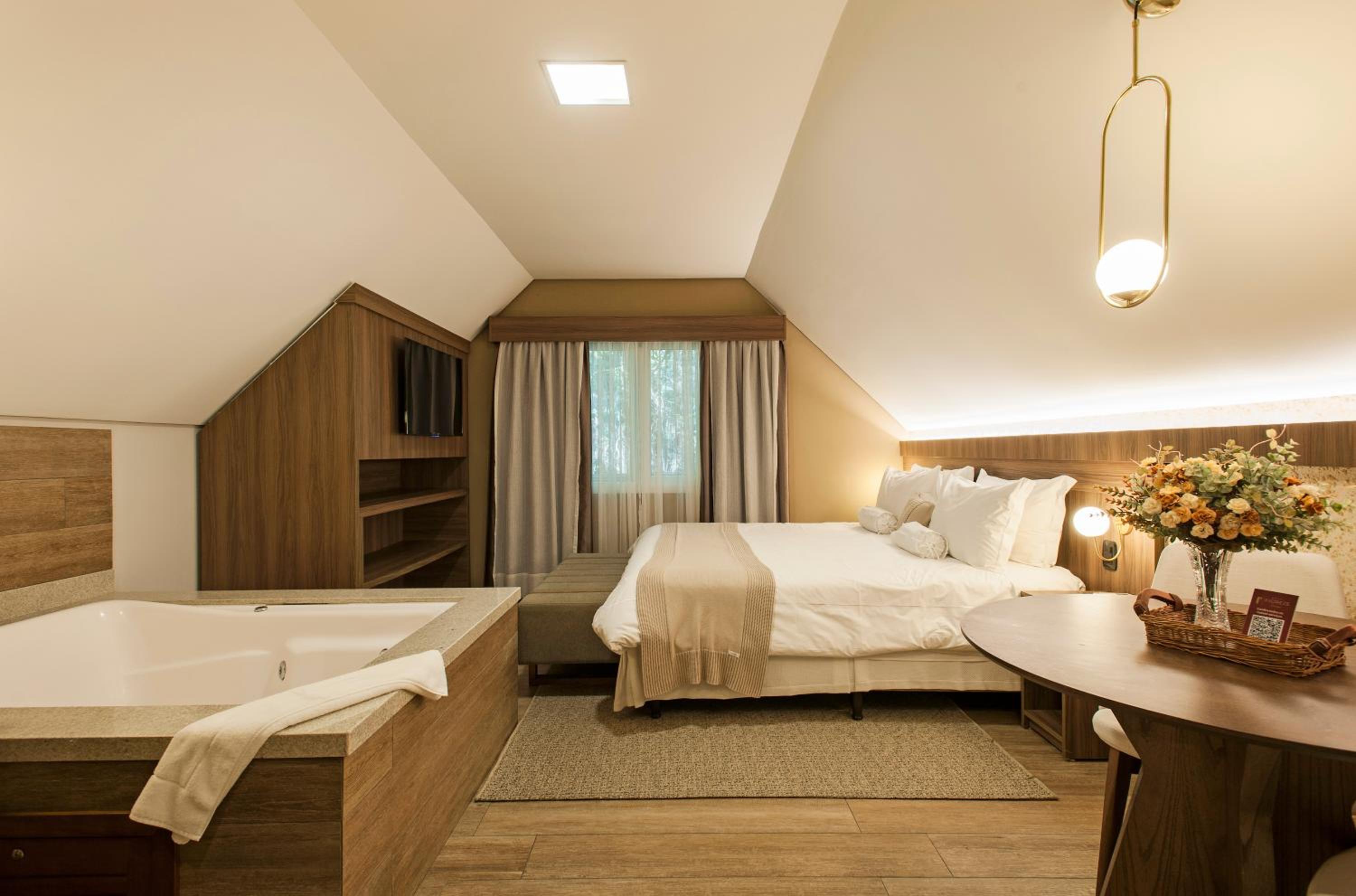 Quadruple Suite  with King-size bed with Spa Bath