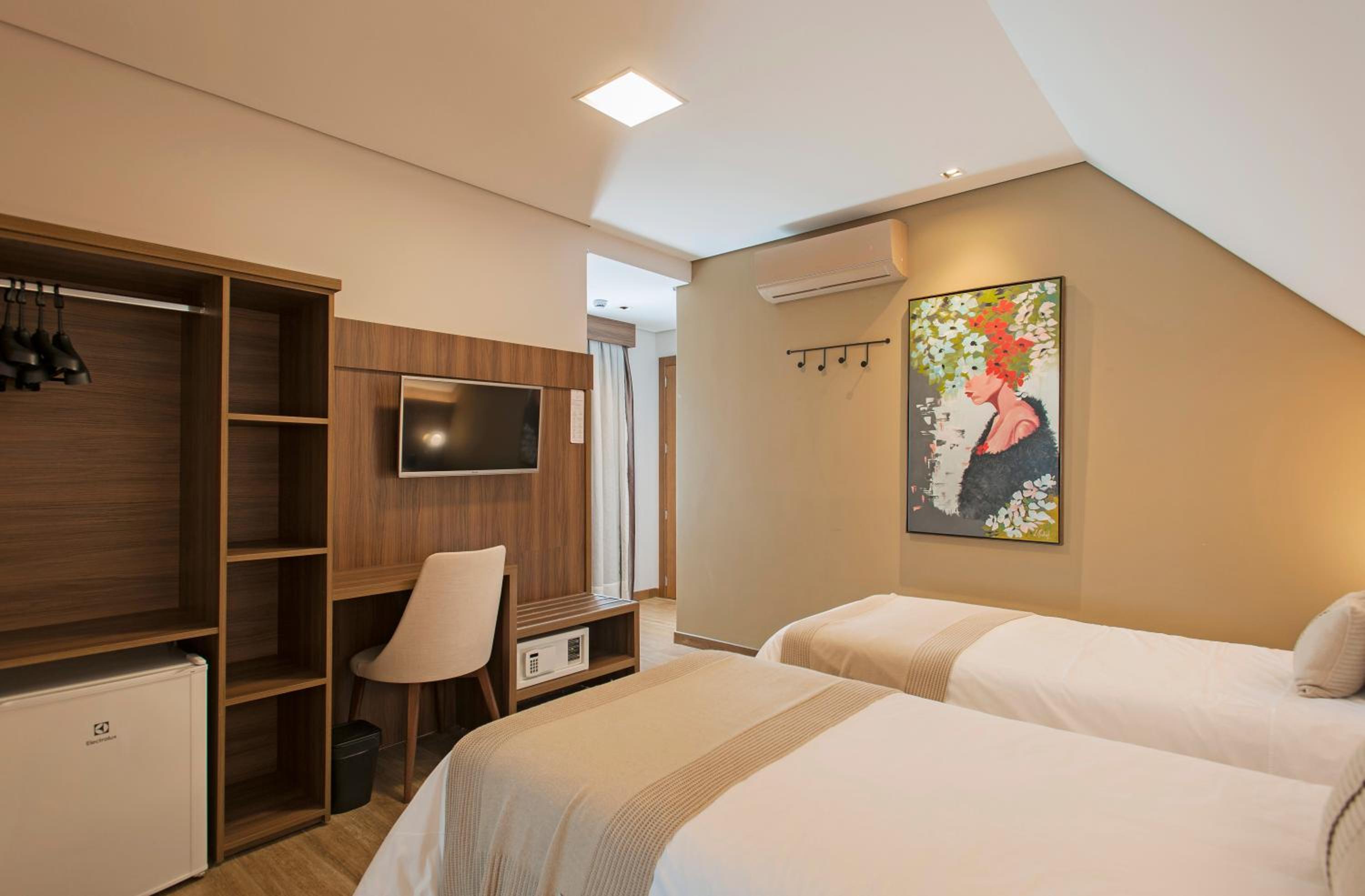 Quadruple Suite  with King-size bed with Spa Bath