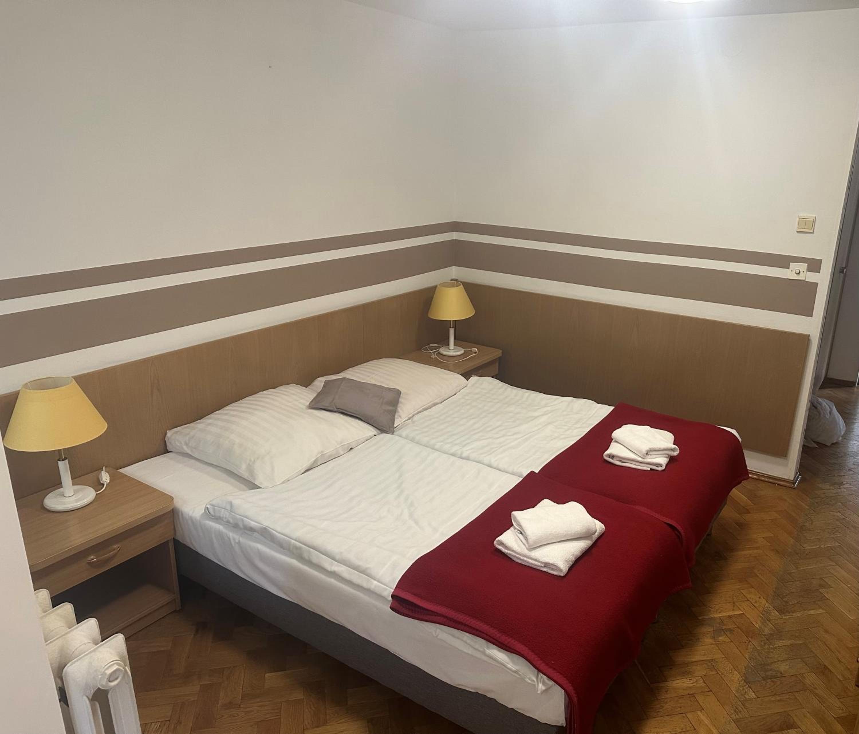 Twin Room - Photo 3