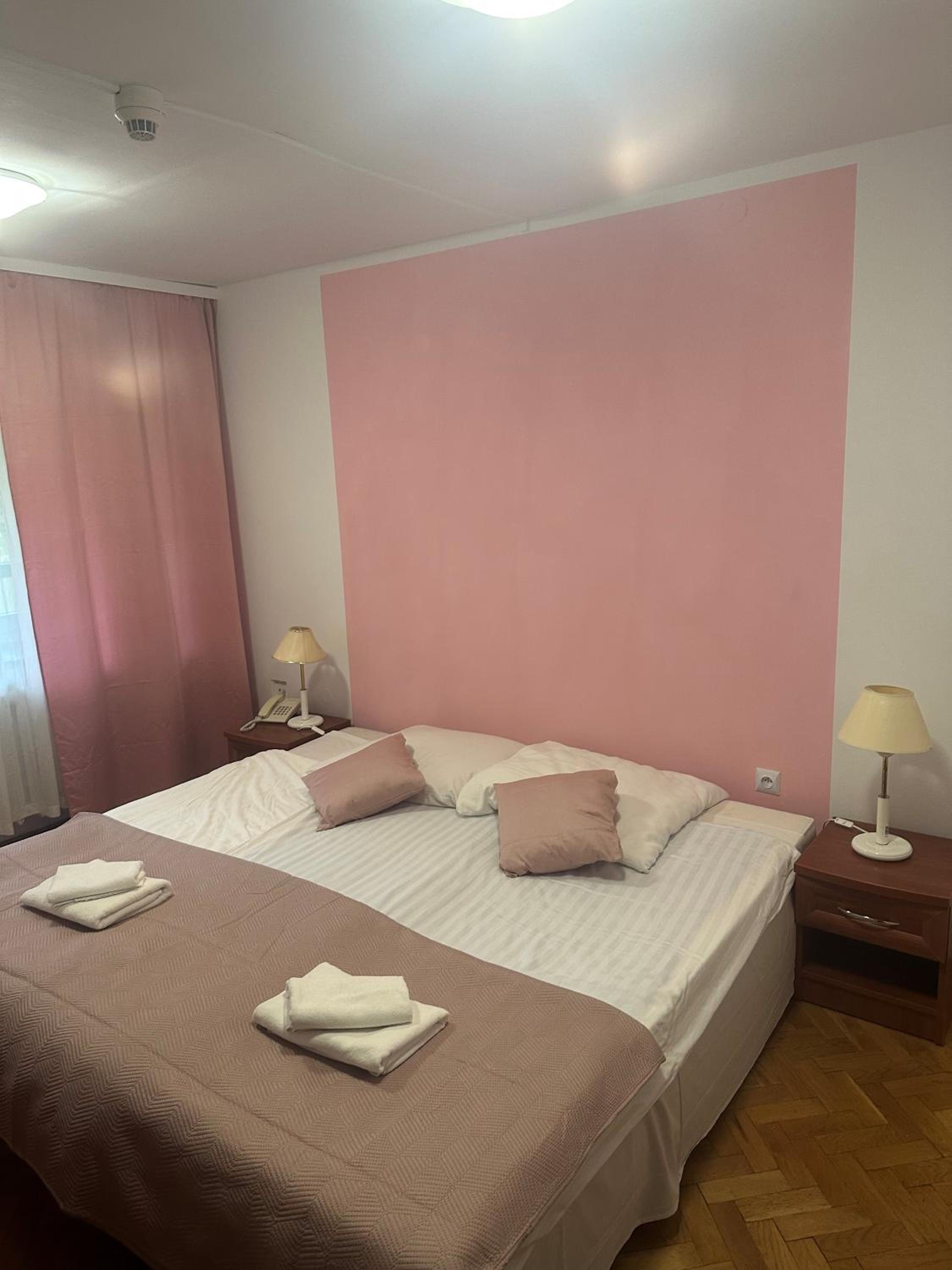 Twin Room - Photo 1