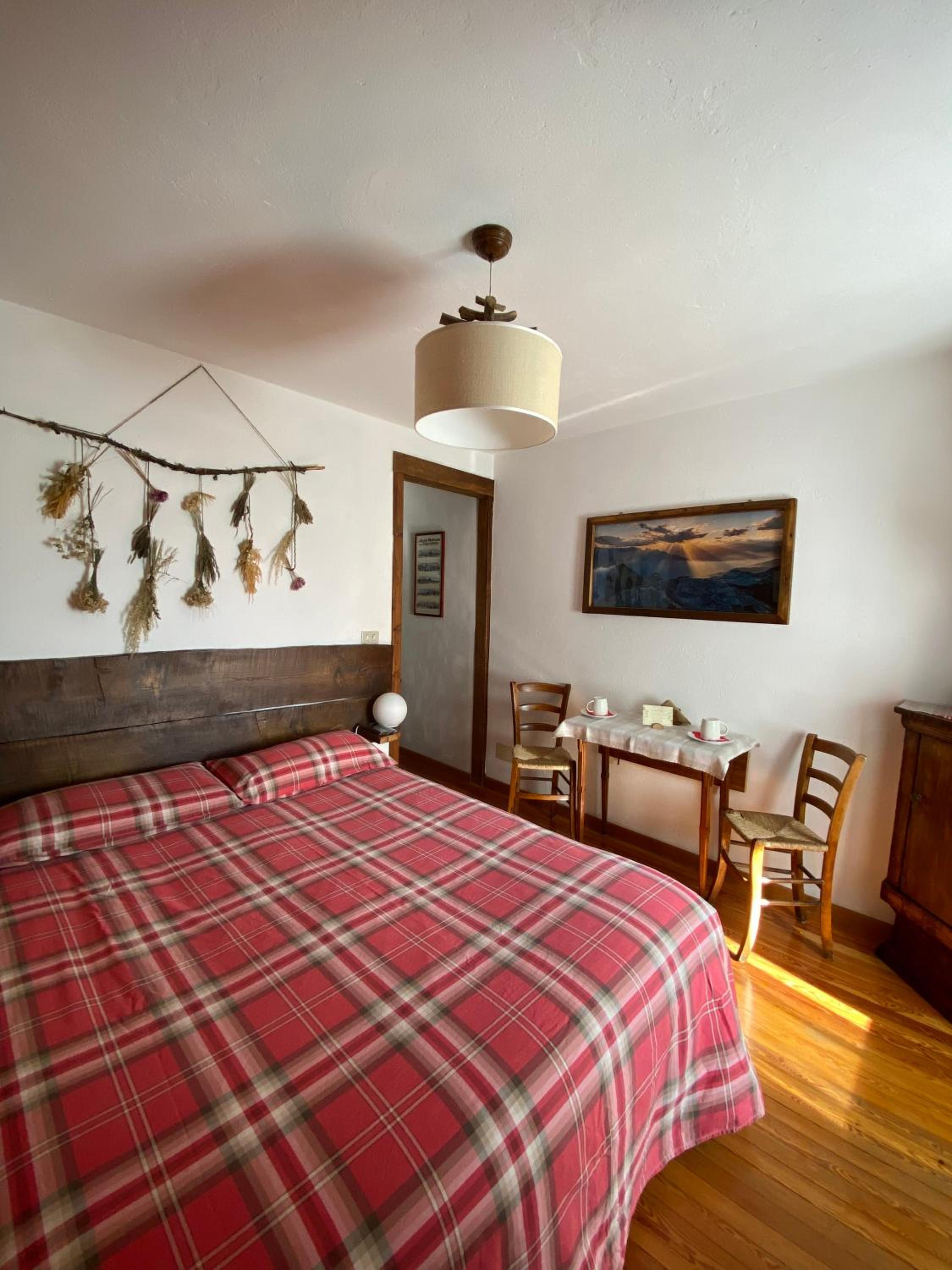 Double Room with Balcony and Mountain View