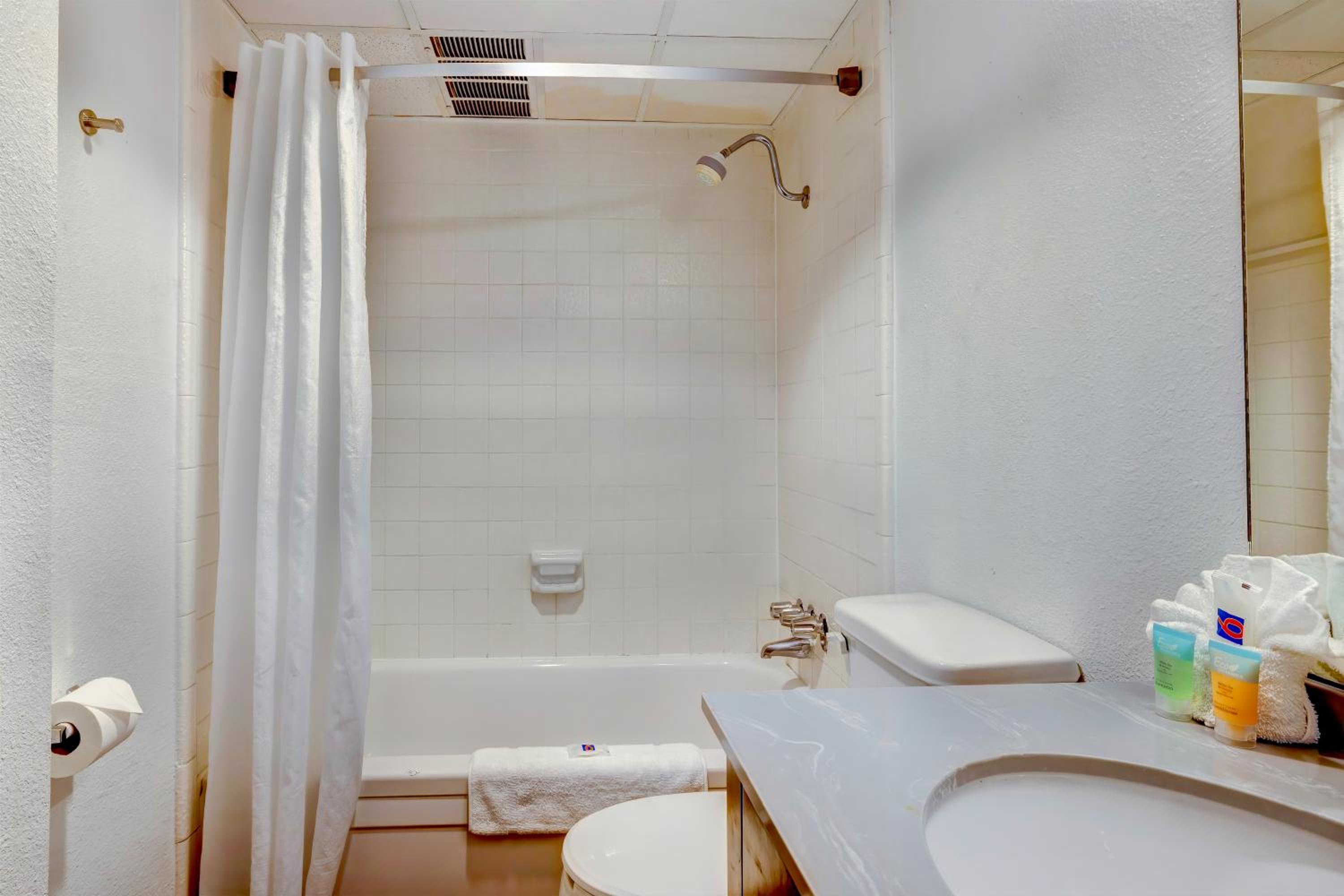 Quadruple Room - Non-Smoking - Photo 5