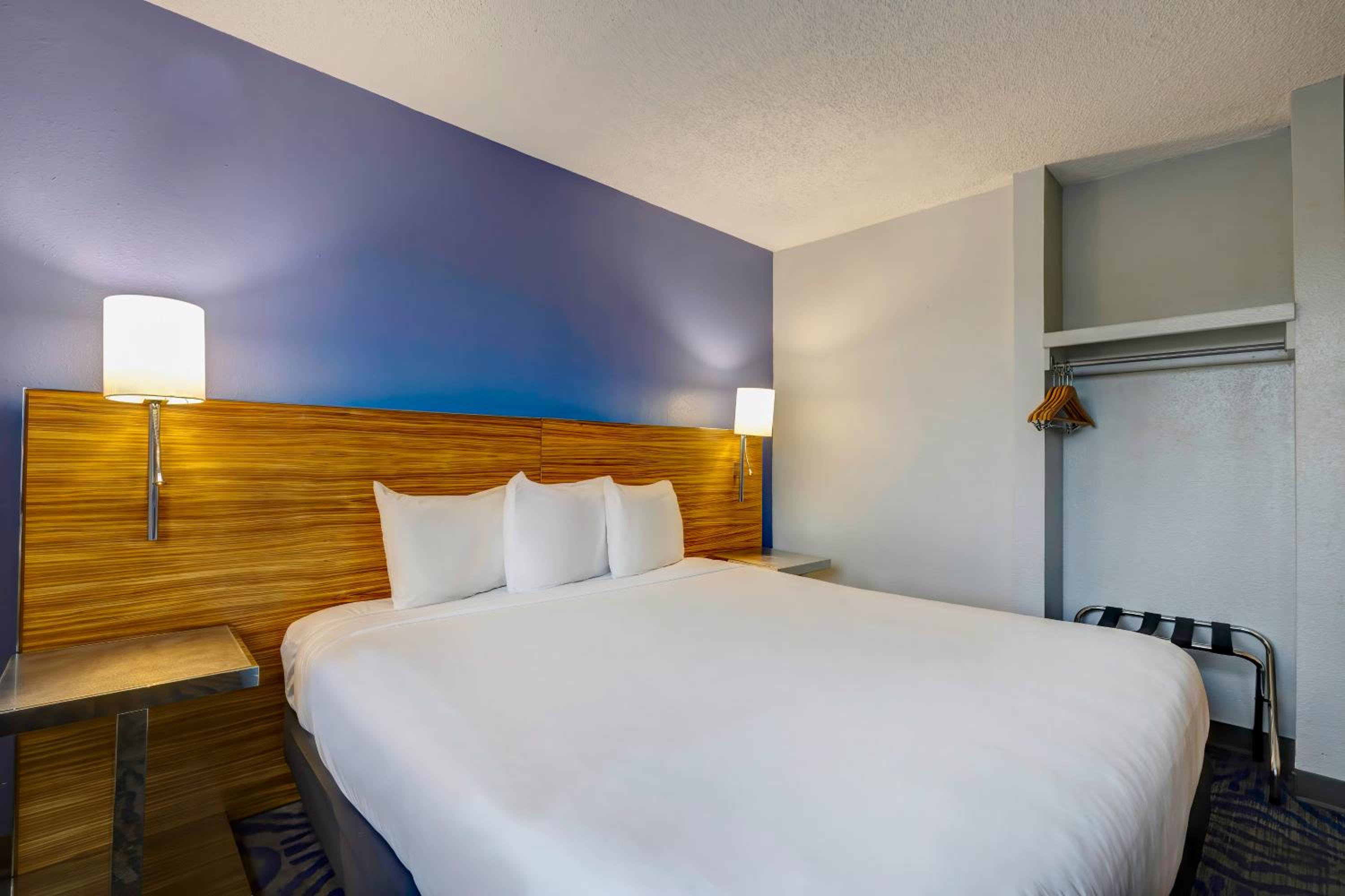 King Room - Disability Access - Non-Smoking - Photo 10