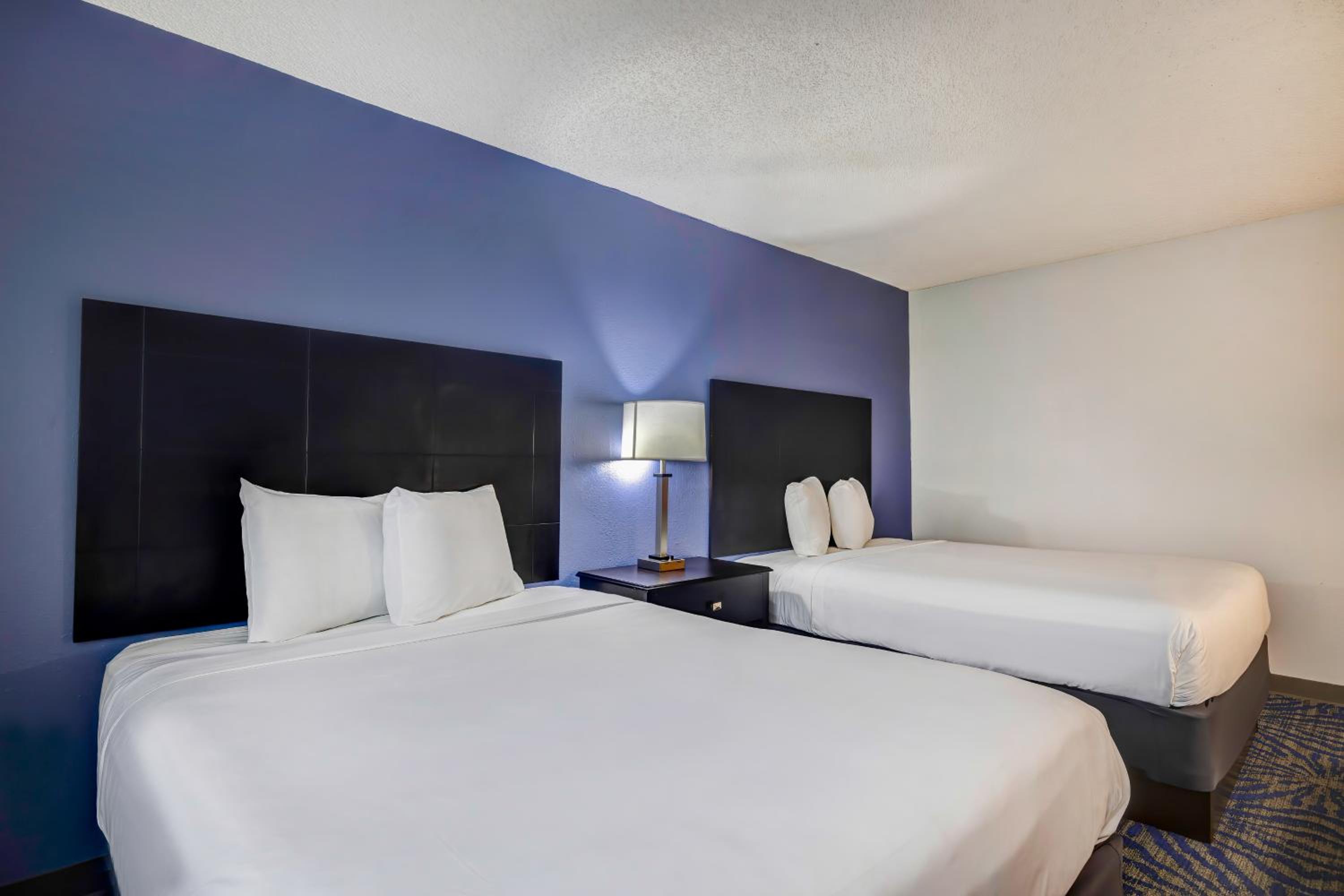 Quadruple Room - Non-Smoking - Photo 6
