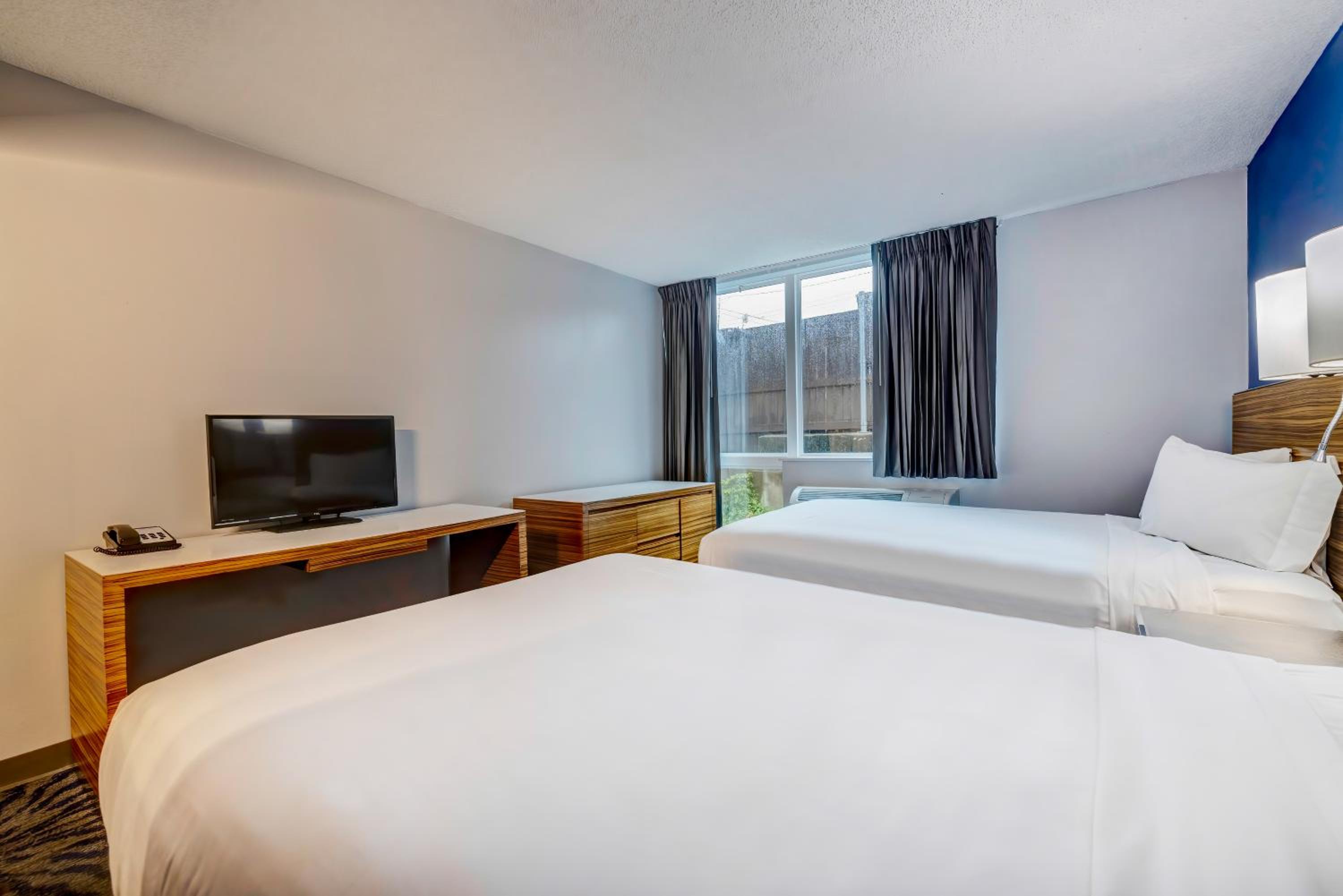 Quadruple Room - Non-Smoking - Photo 7