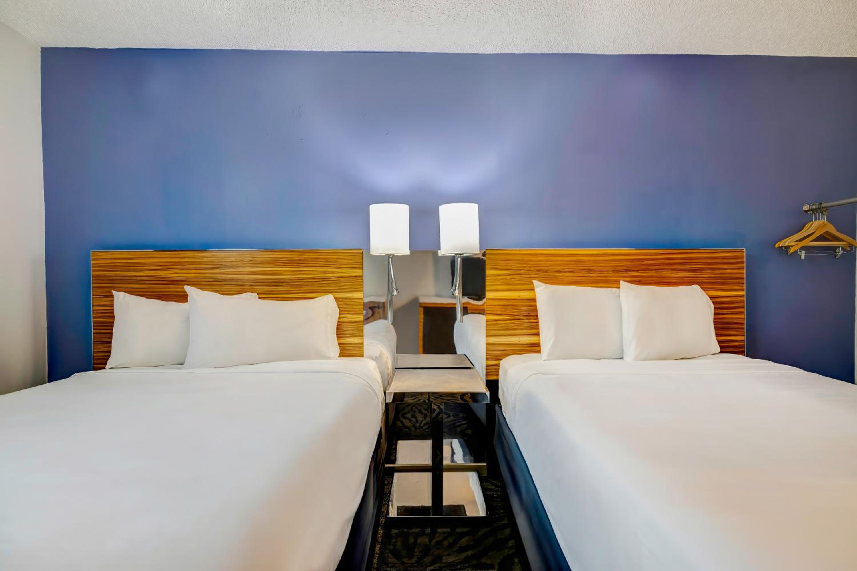 Quadruple Room - Non-Smoking - Photo 4