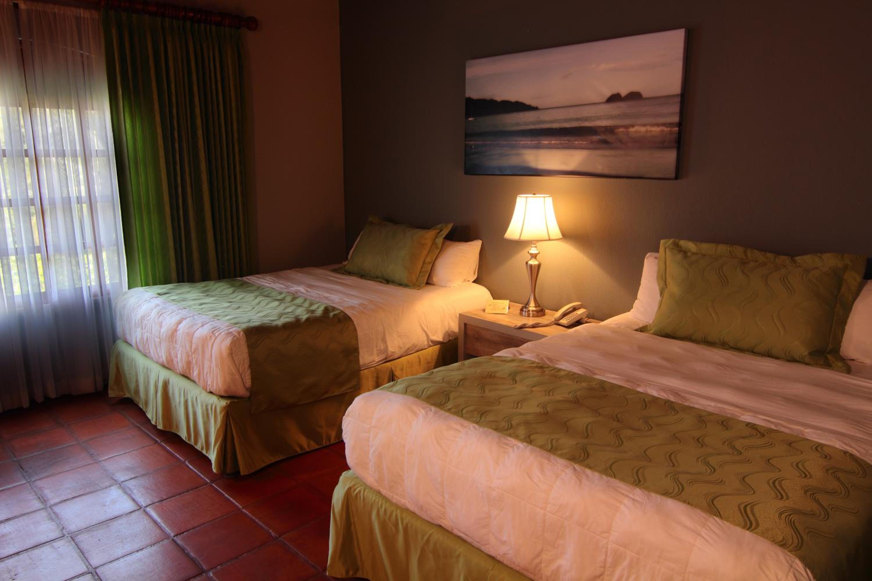 Superior Room with King Bed photo 2