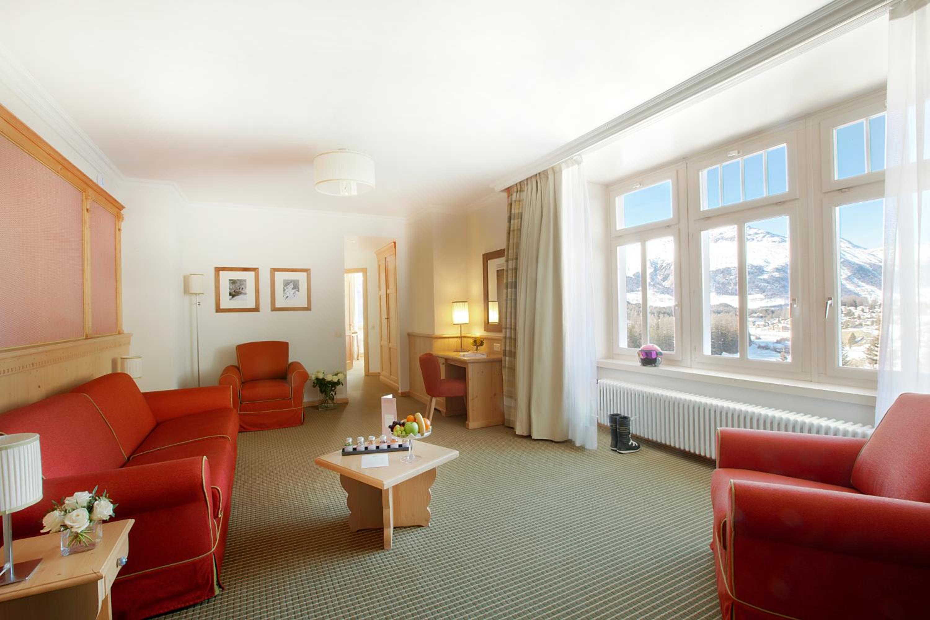 Suite with Panoramic Mountain View and Spa Access - Photo 11