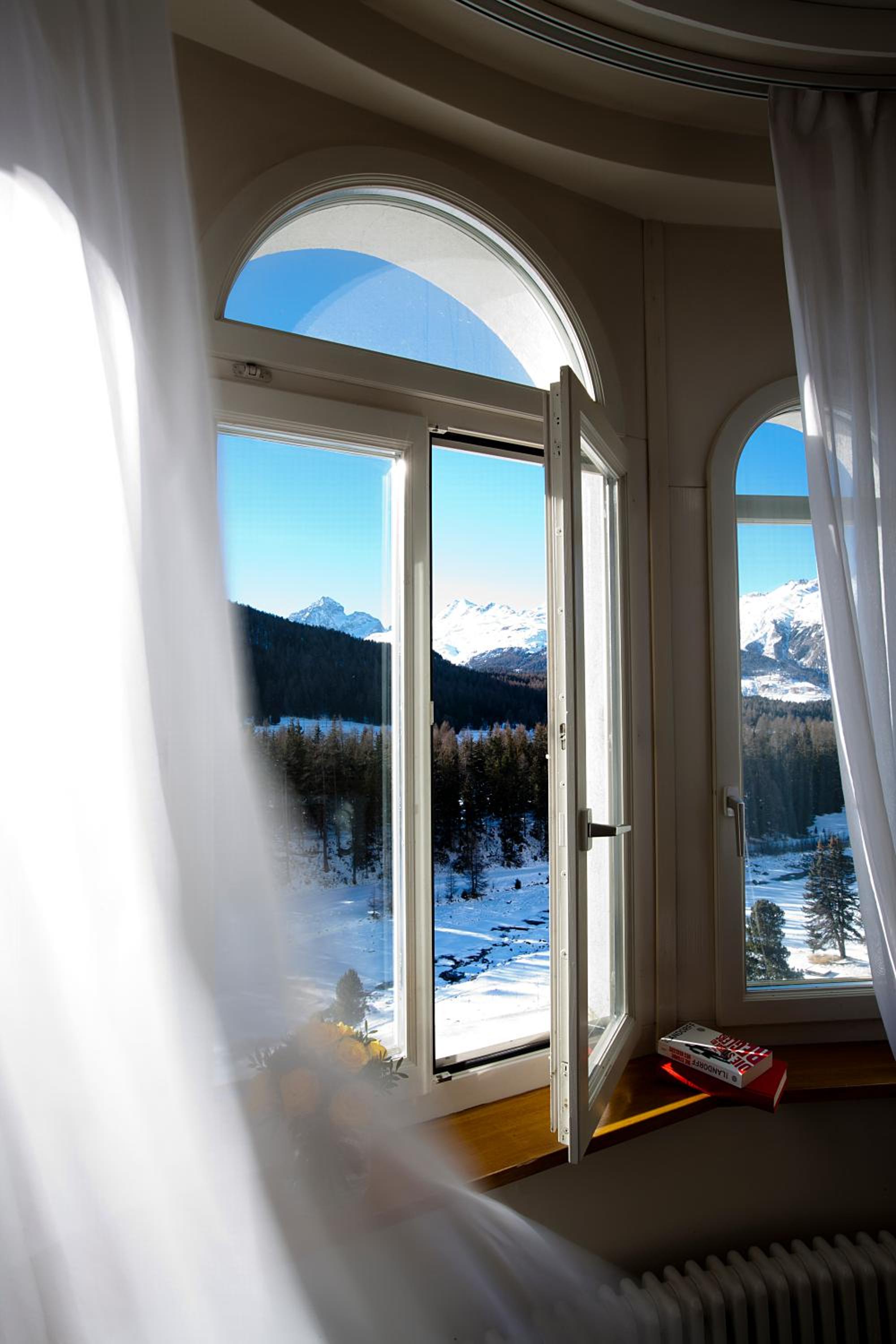 Suite with Panoramic Mountain View and Spa Access - Photo 4
