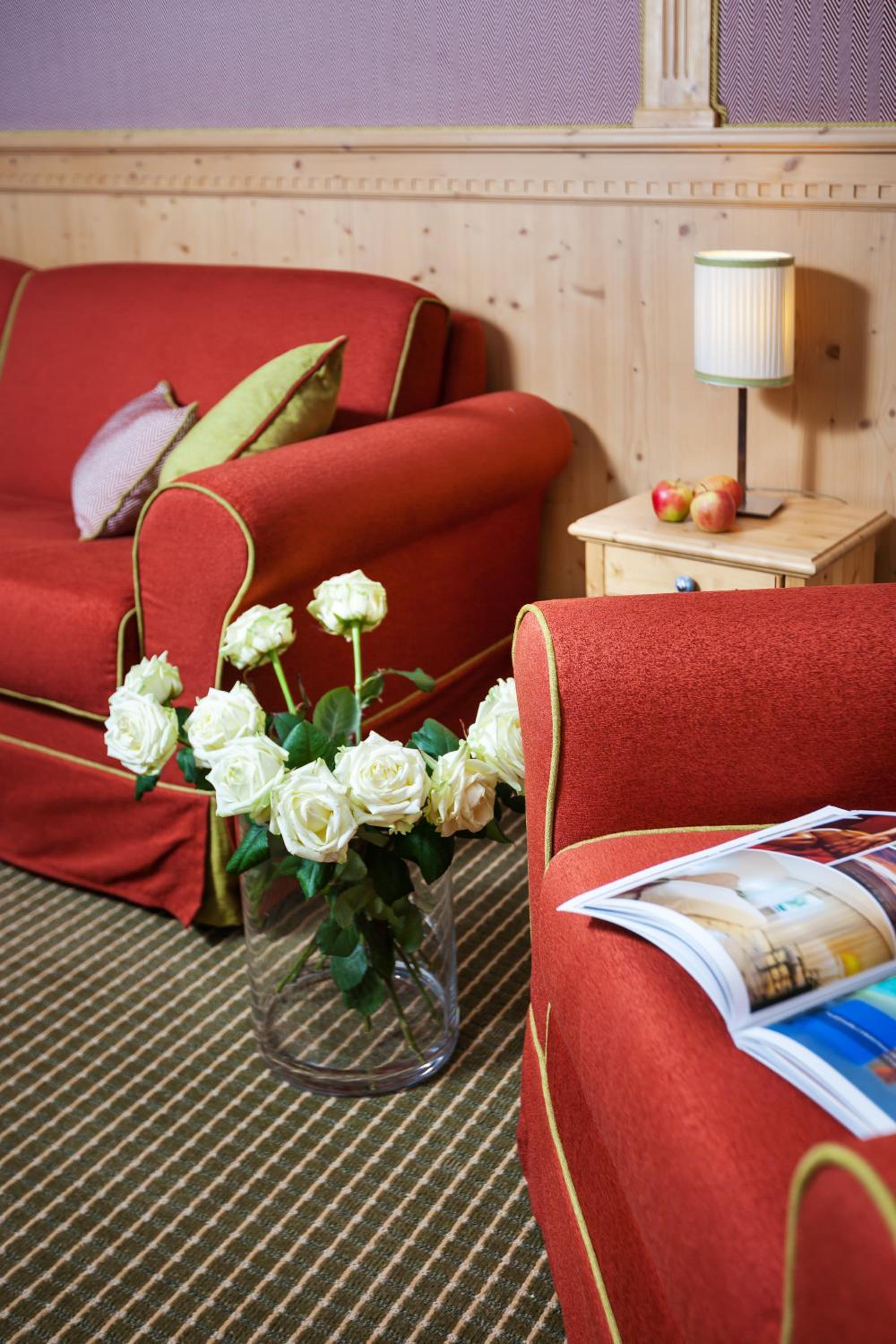 Suite with Panoramic Mountain View and Spa Access - Photo 10