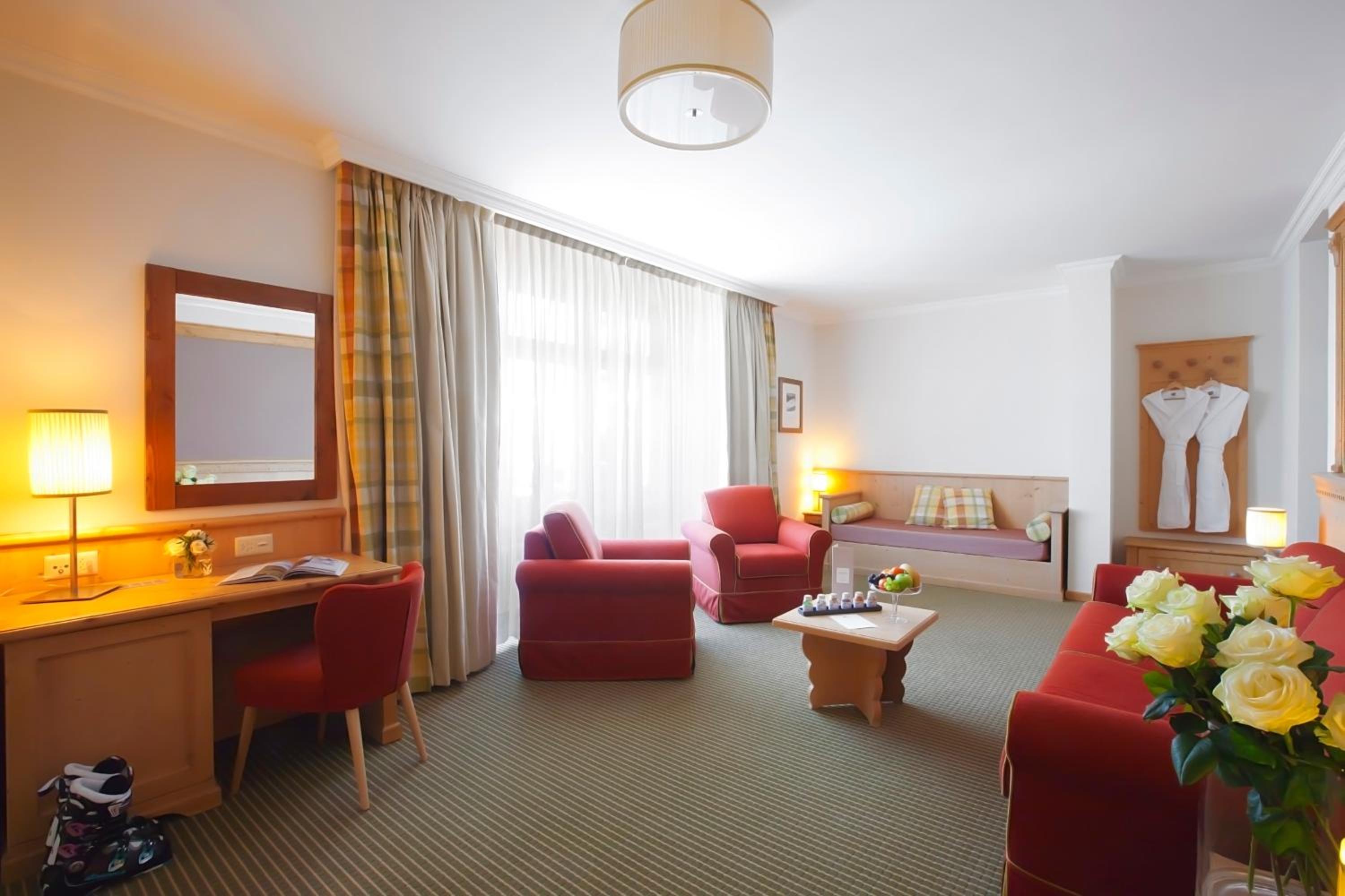 Suite with Panoramic Mountain View and Spa Access - Photo 7