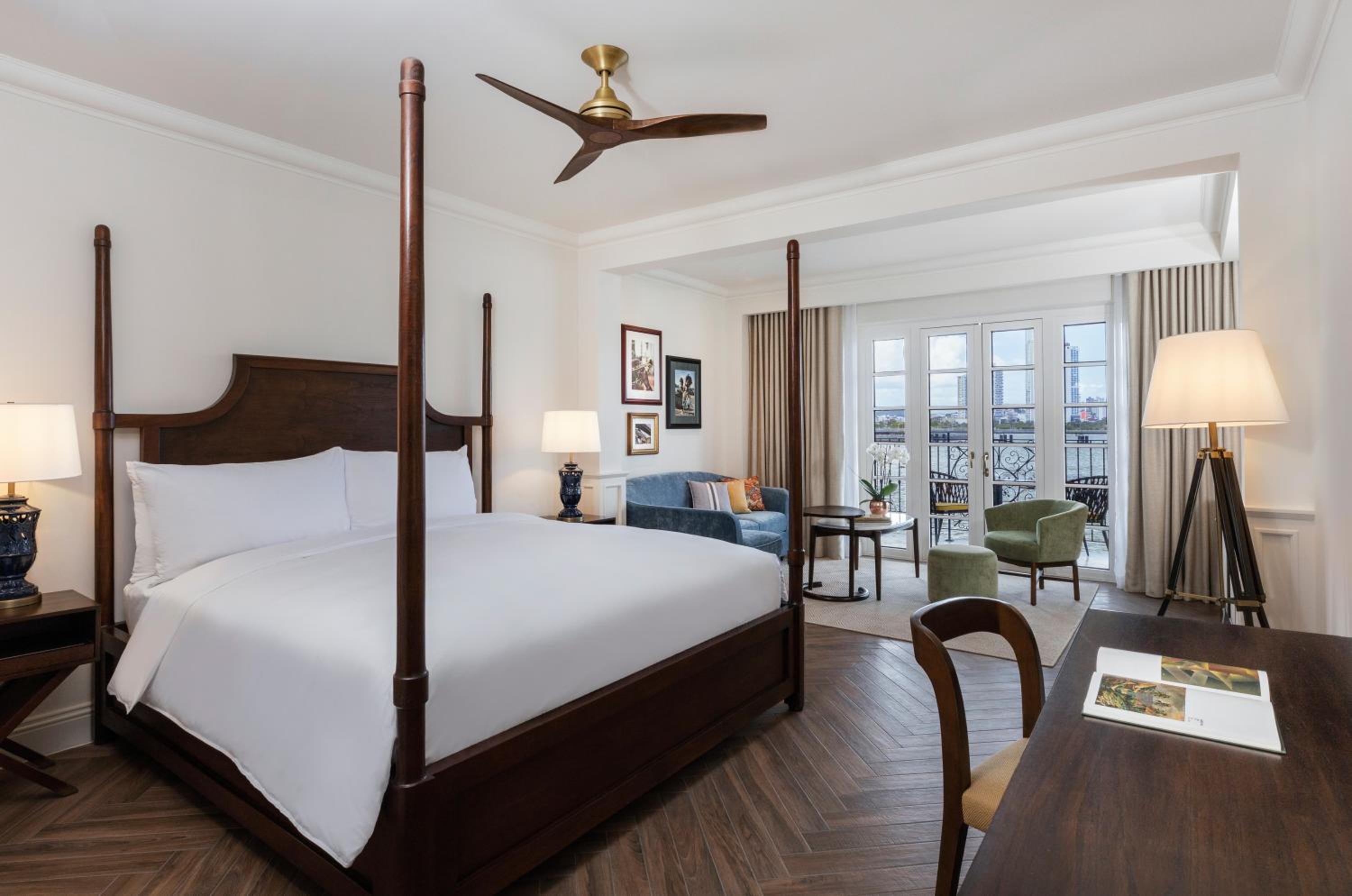 MAGNIFIQUE 1 KING OCEAN FRONT WITH BALCONY - Photo 1
