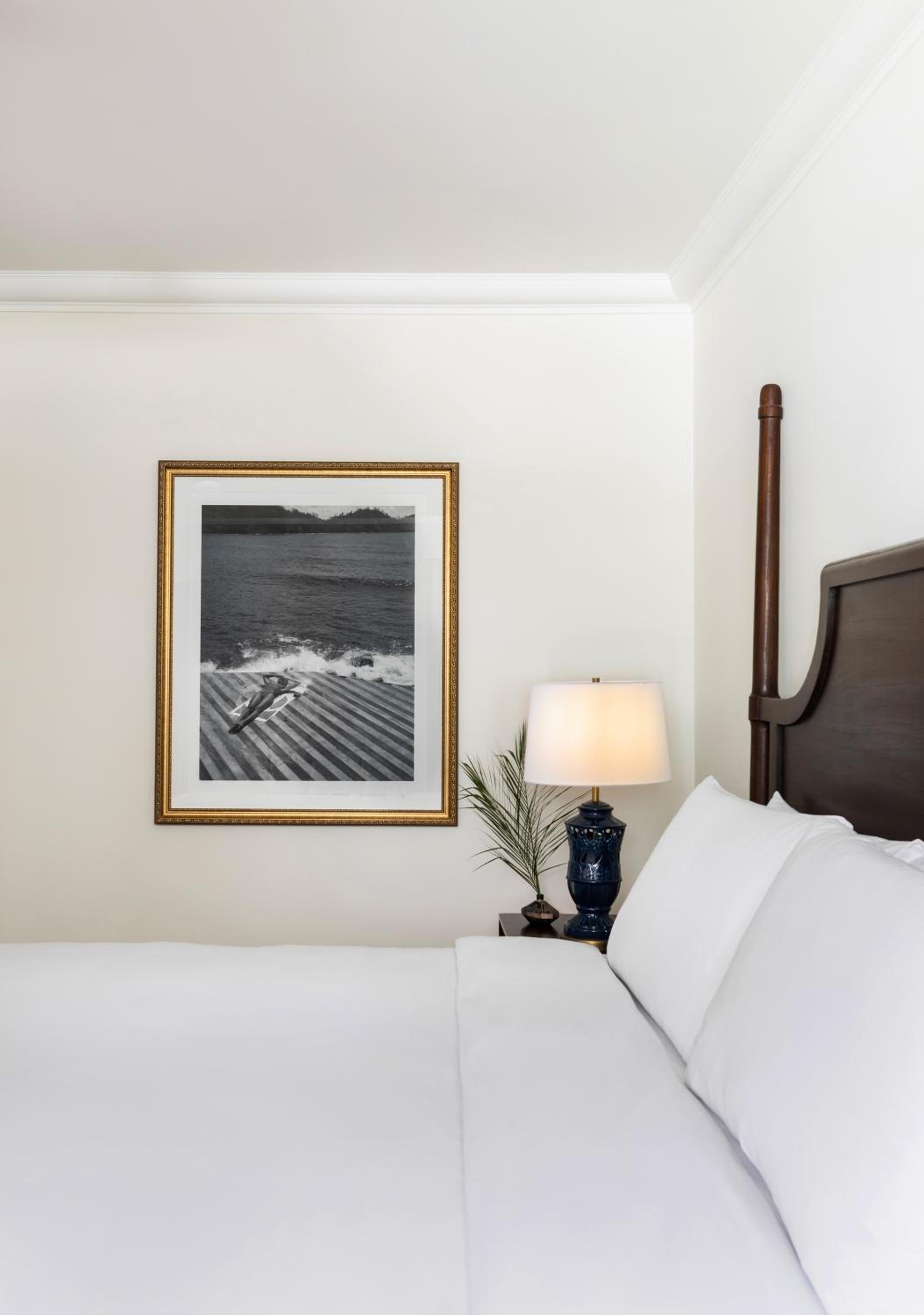 JUNIOR SUITE 1 KING OCEAN FRONT, WITH BALCONY - Photo 5