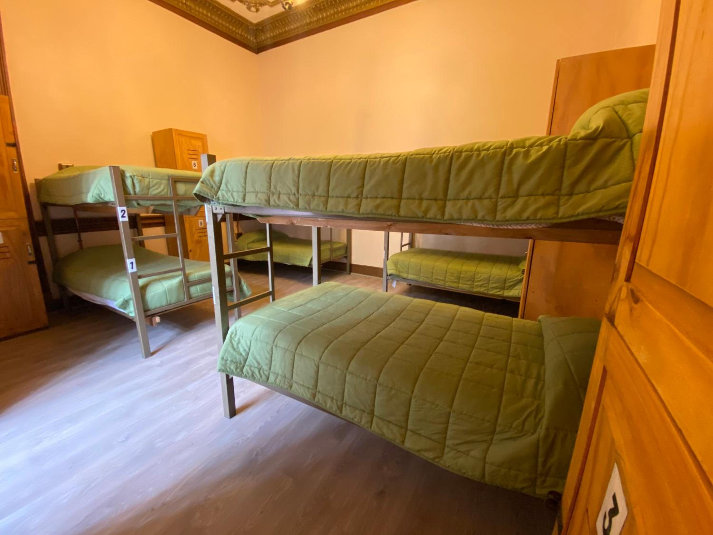 Bed in 8-Bed Mixed Dormitory Room photo 3