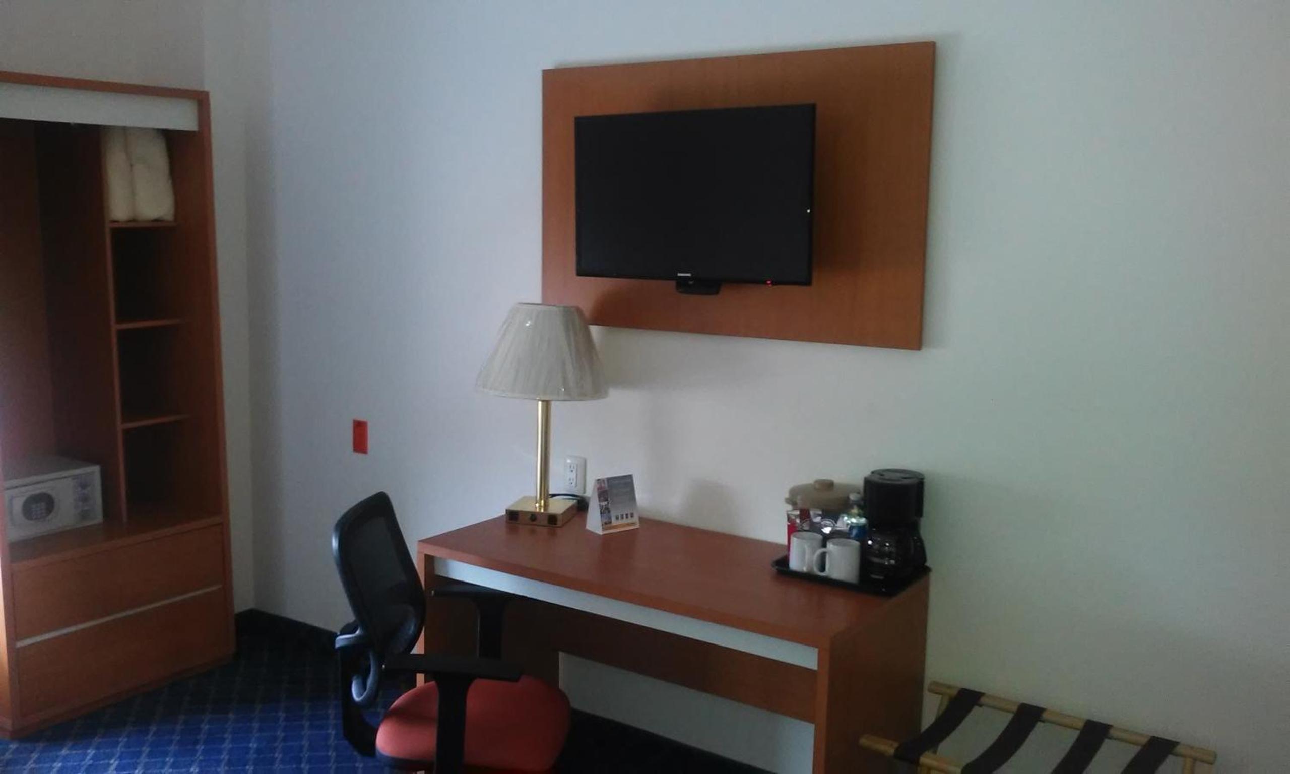 Queen Room - Accessible/Non Smoking